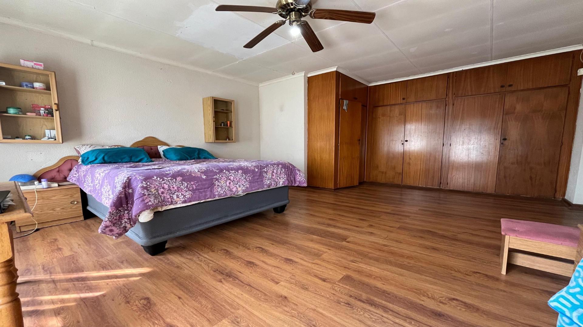 Bed Room 1 of property in Meiringspark