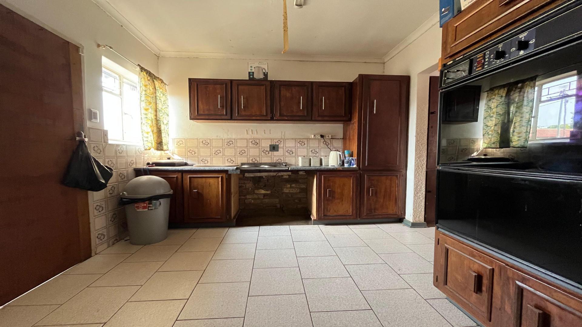 Kitchen of property in Meiringspark