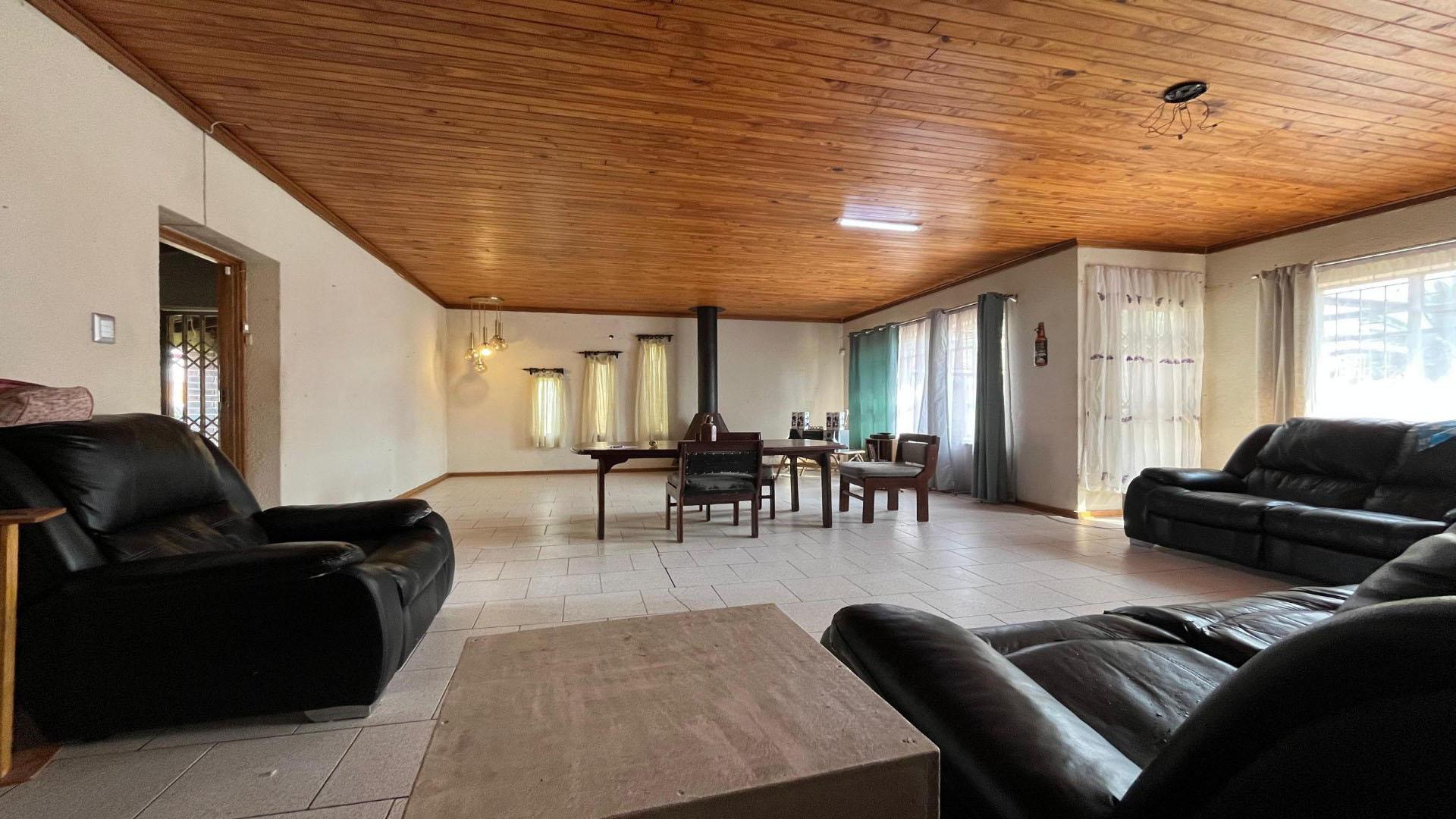 Lounges of property in Meiringspark