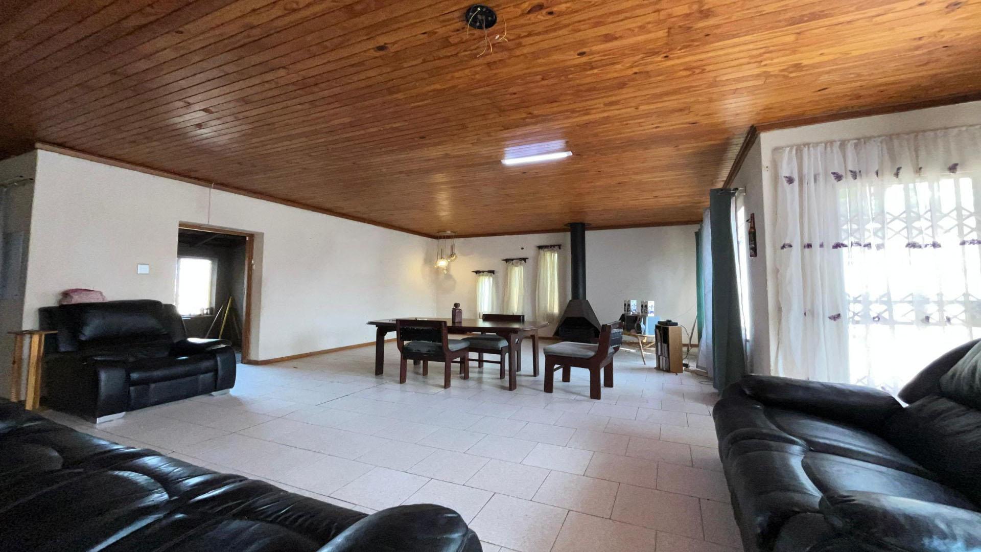 Lounges of property in Meiringspark