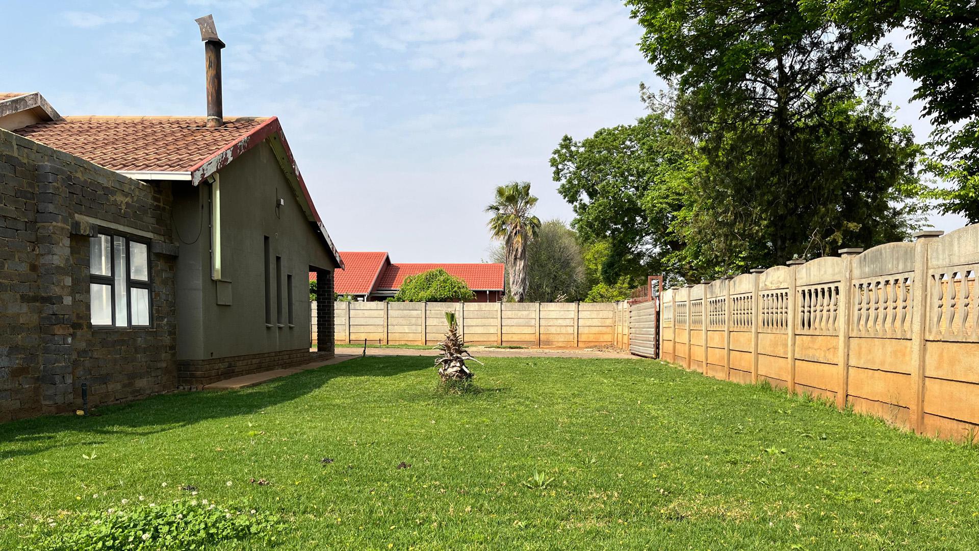 Front View of property in Meiringspark
