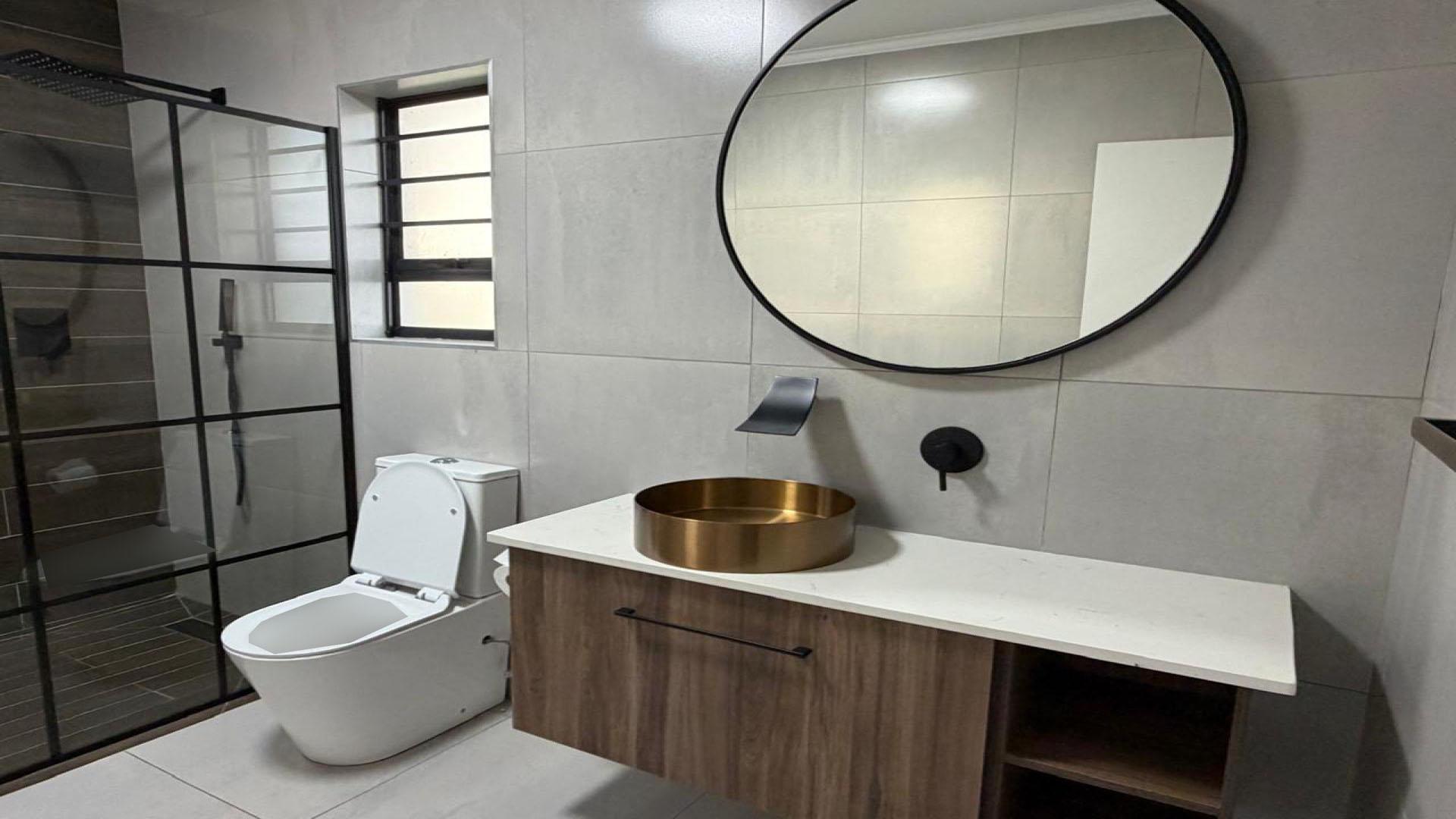 Main Bathroom of property in Caro Nome AH