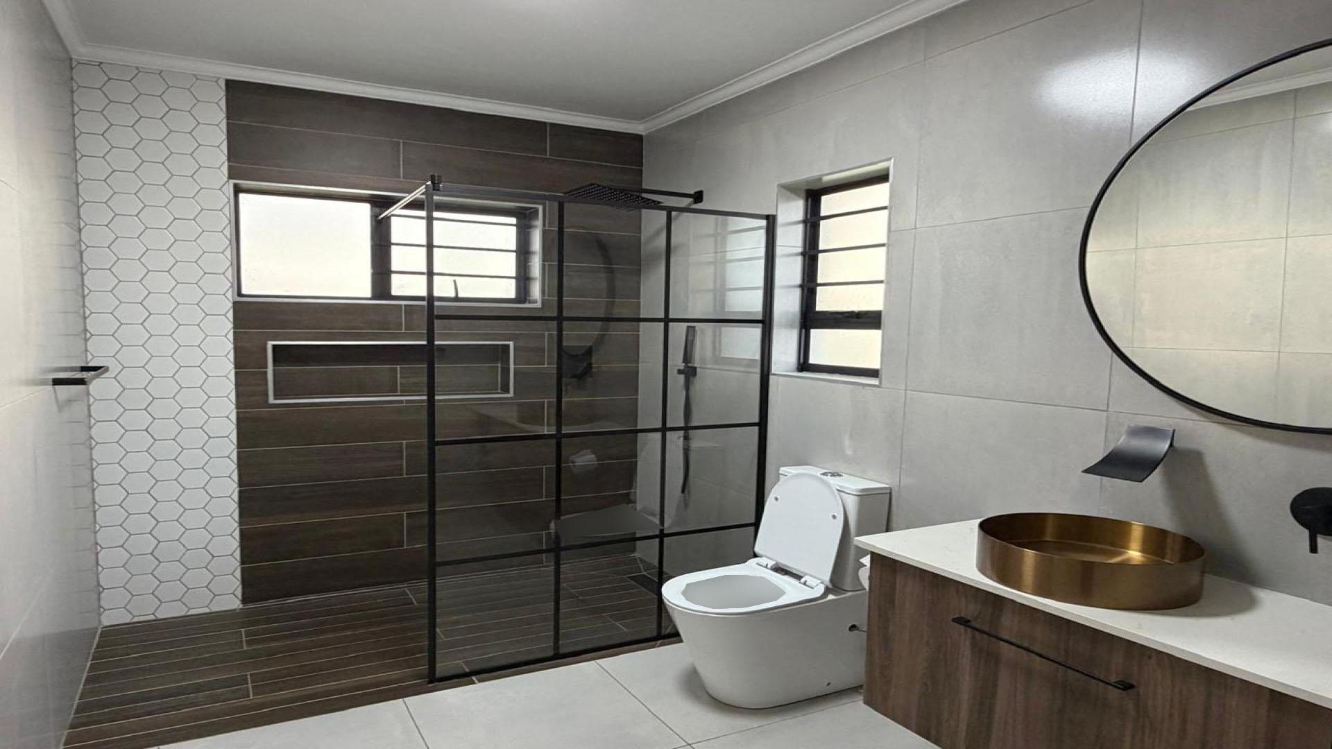 Main Bathroom of property in Caro Nome AH