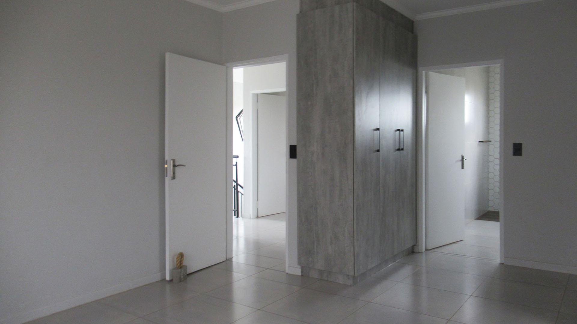 Main Bedroom - 17 square meters of property in Caro Nome AH