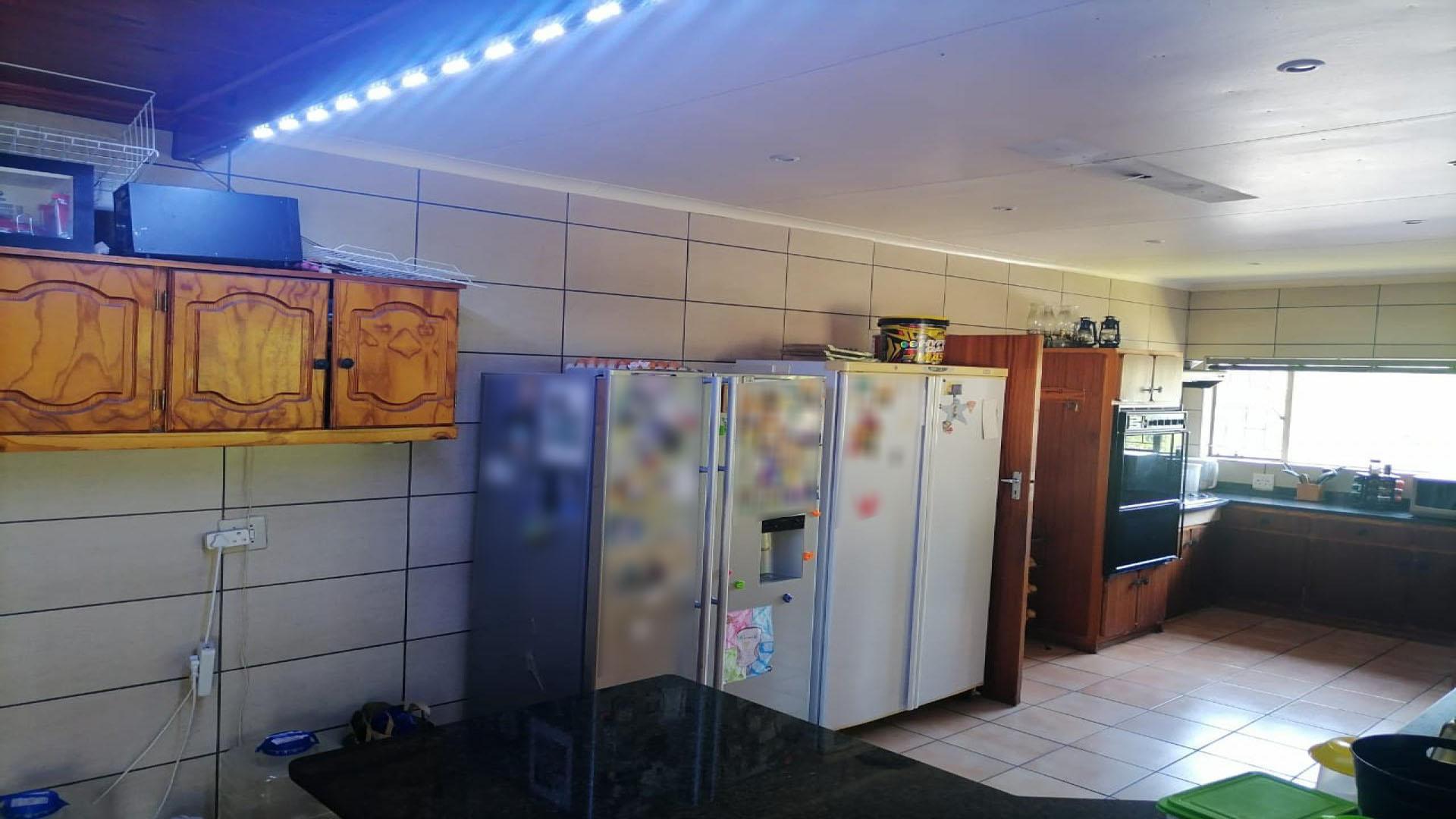 Kitchen of property in West Acres