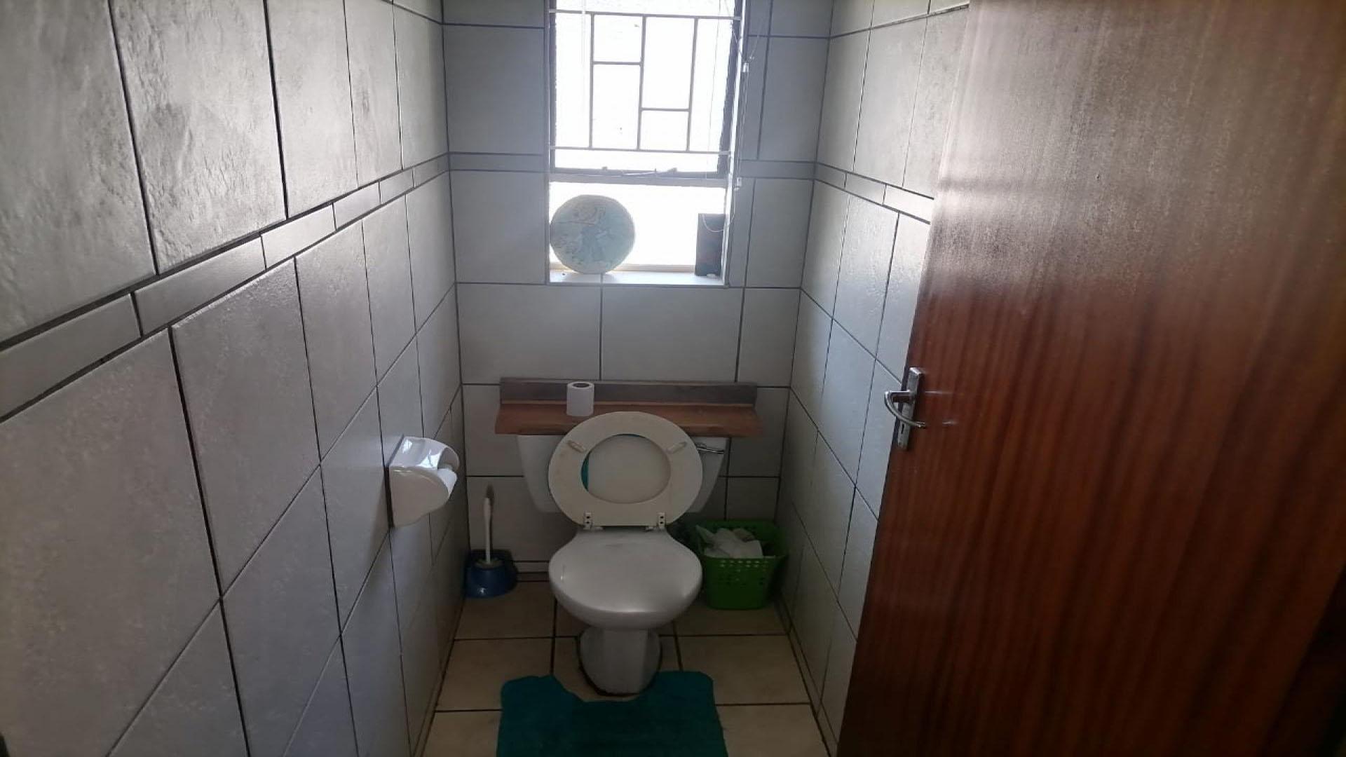 Guest Toilet of property in West Acres
