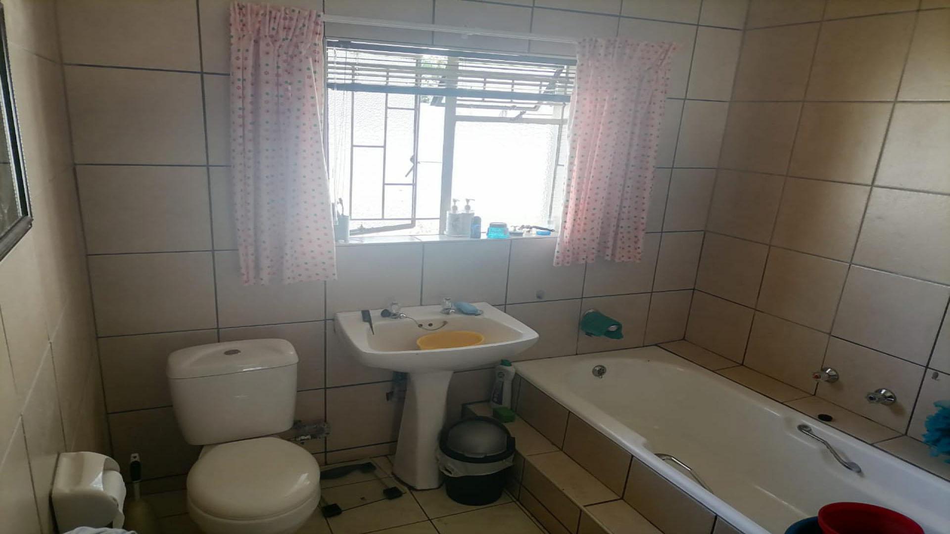 Main Bathroom of property in West Acres