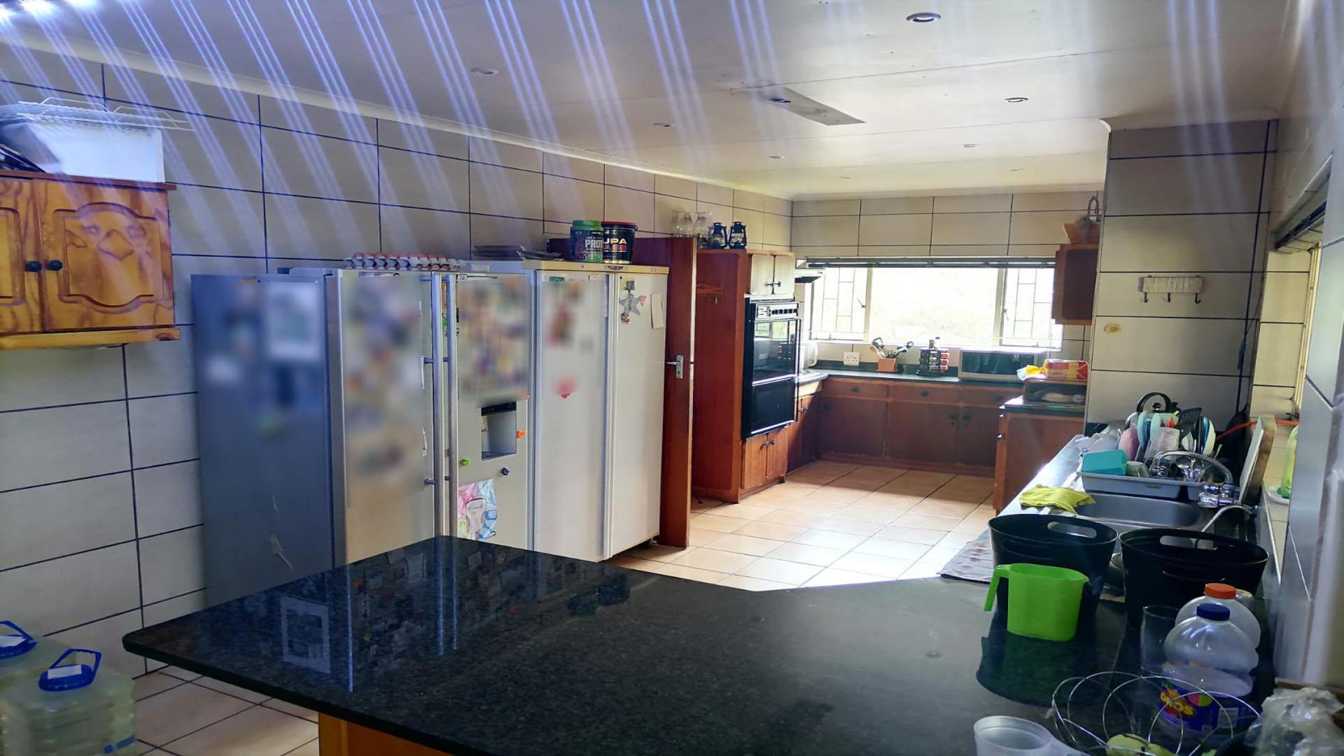 Kitchen of property in West Acres