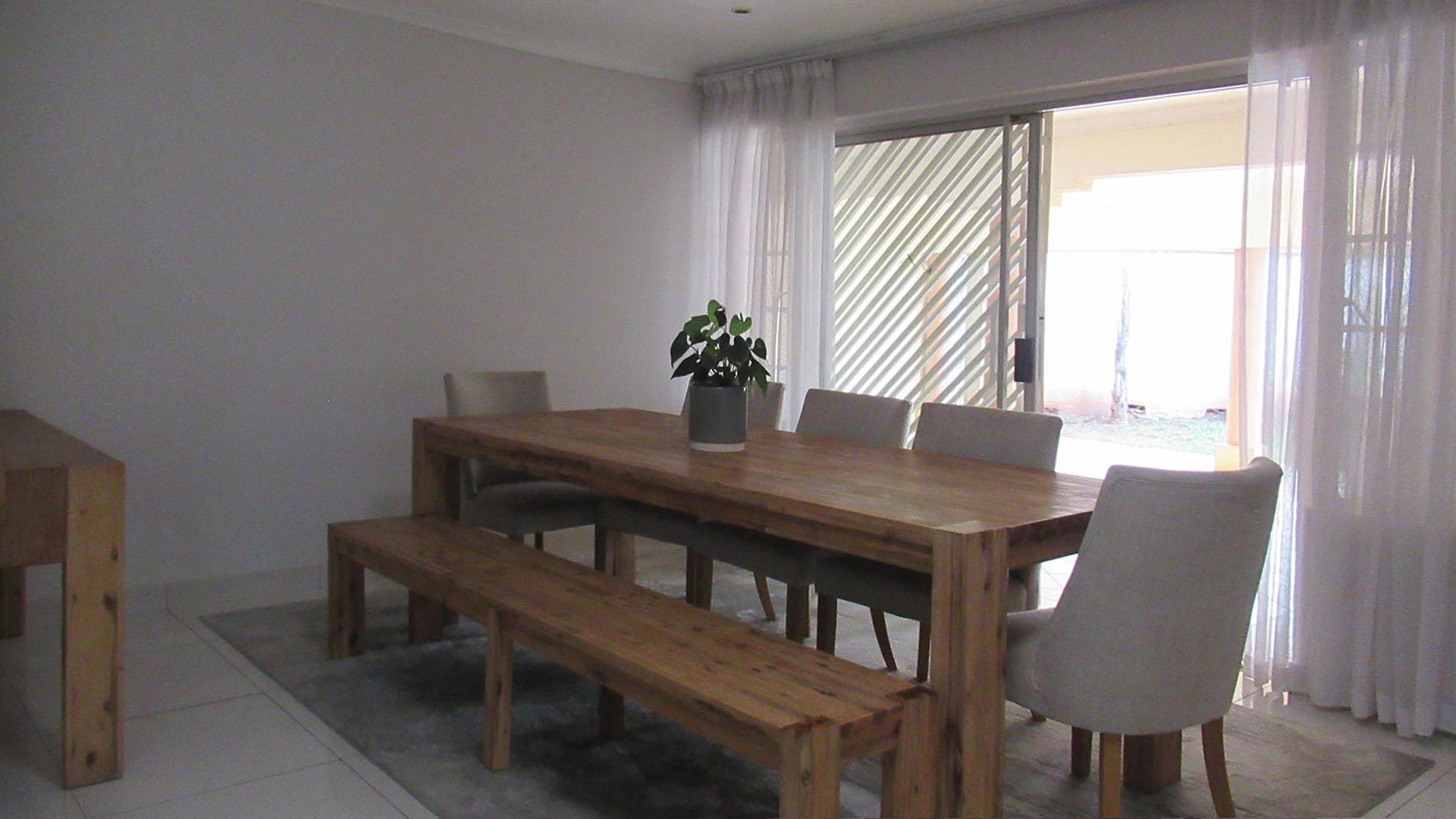 Dining Room - 17 square meters of property in Sundowner