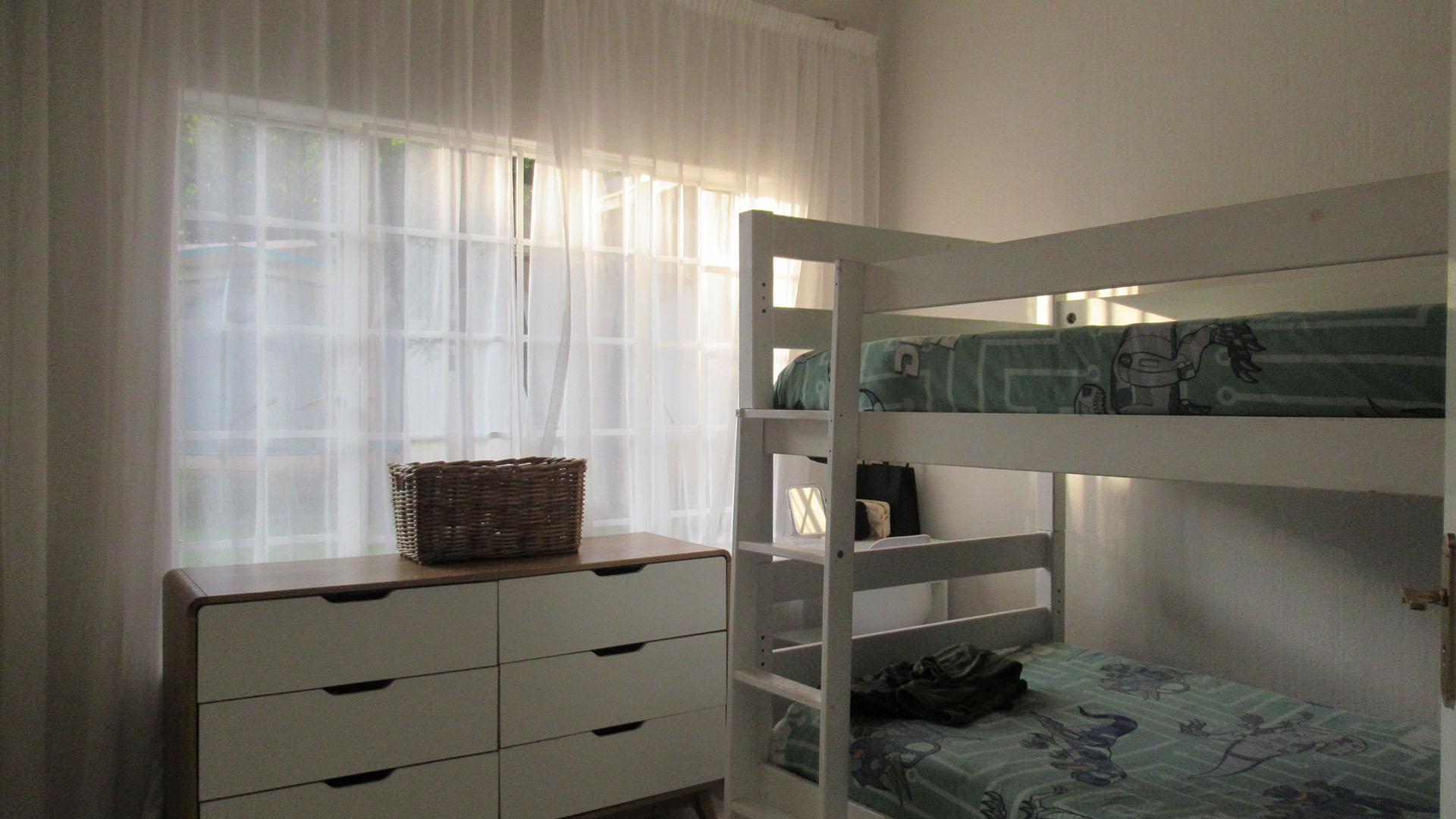 Bed Room 2 - 10 square meters of property in Sundowner