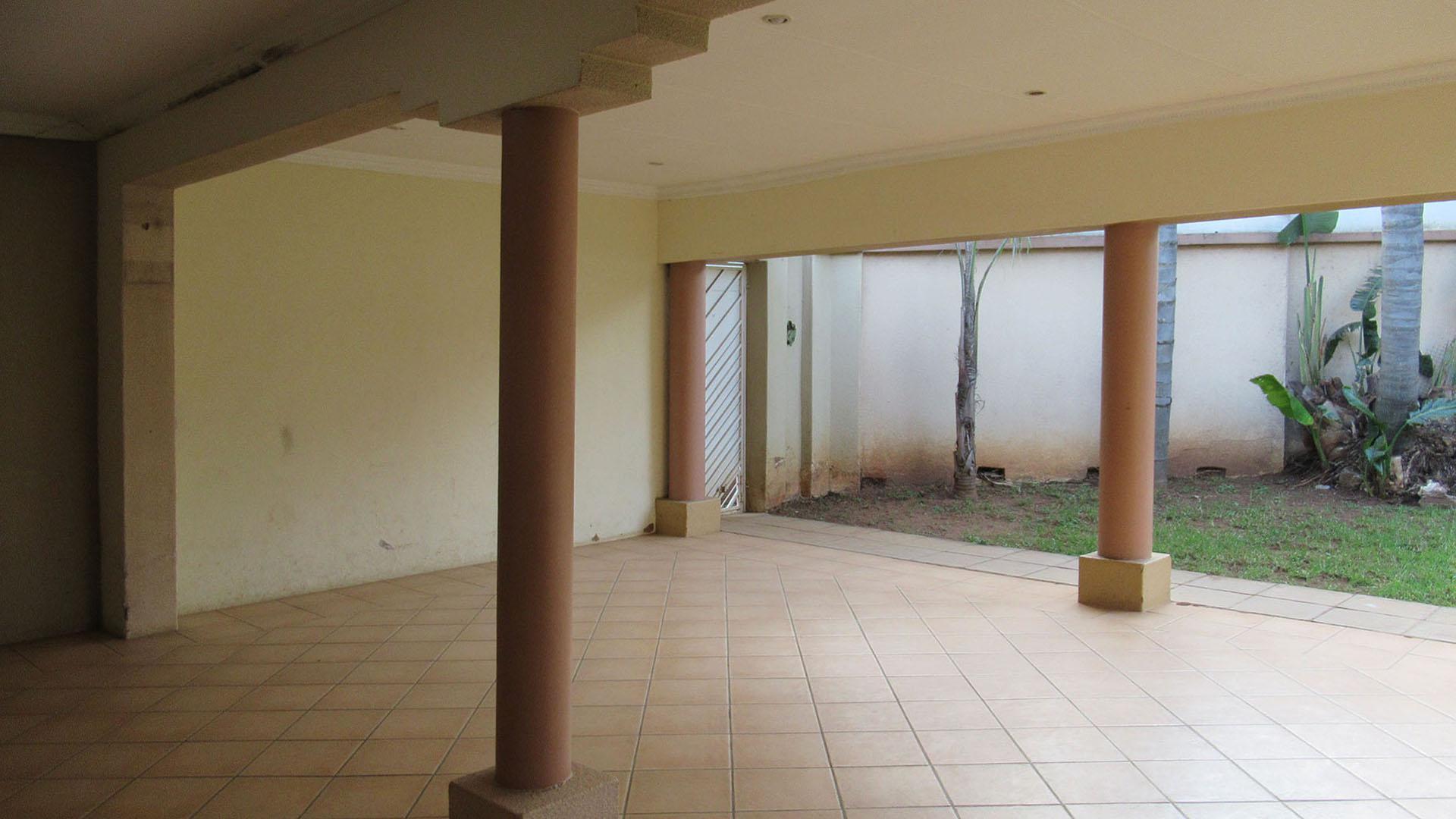 Patio - 86 square meters of property in Sundowner