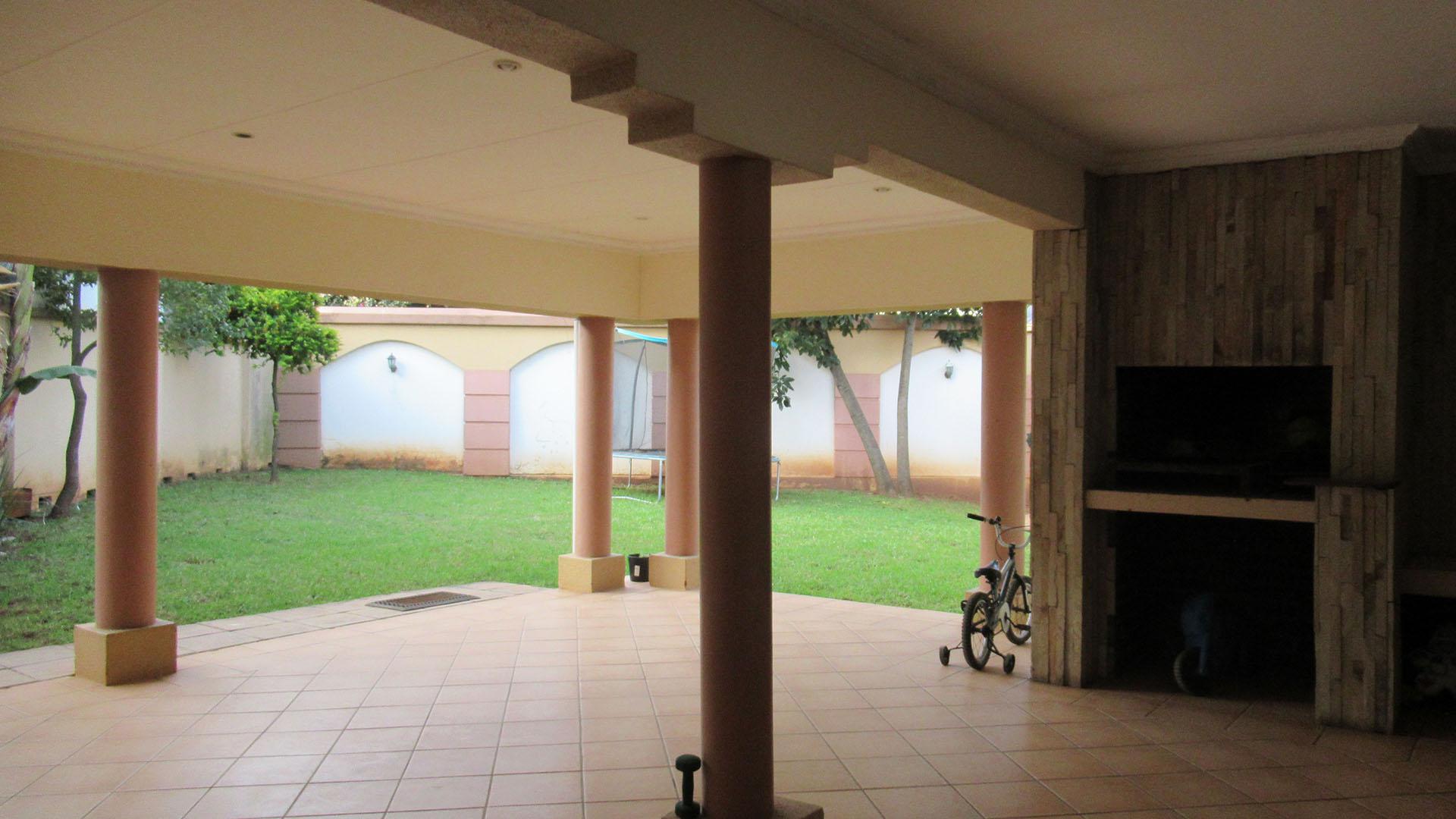 Patio - 86 square meters of property in Sundowner