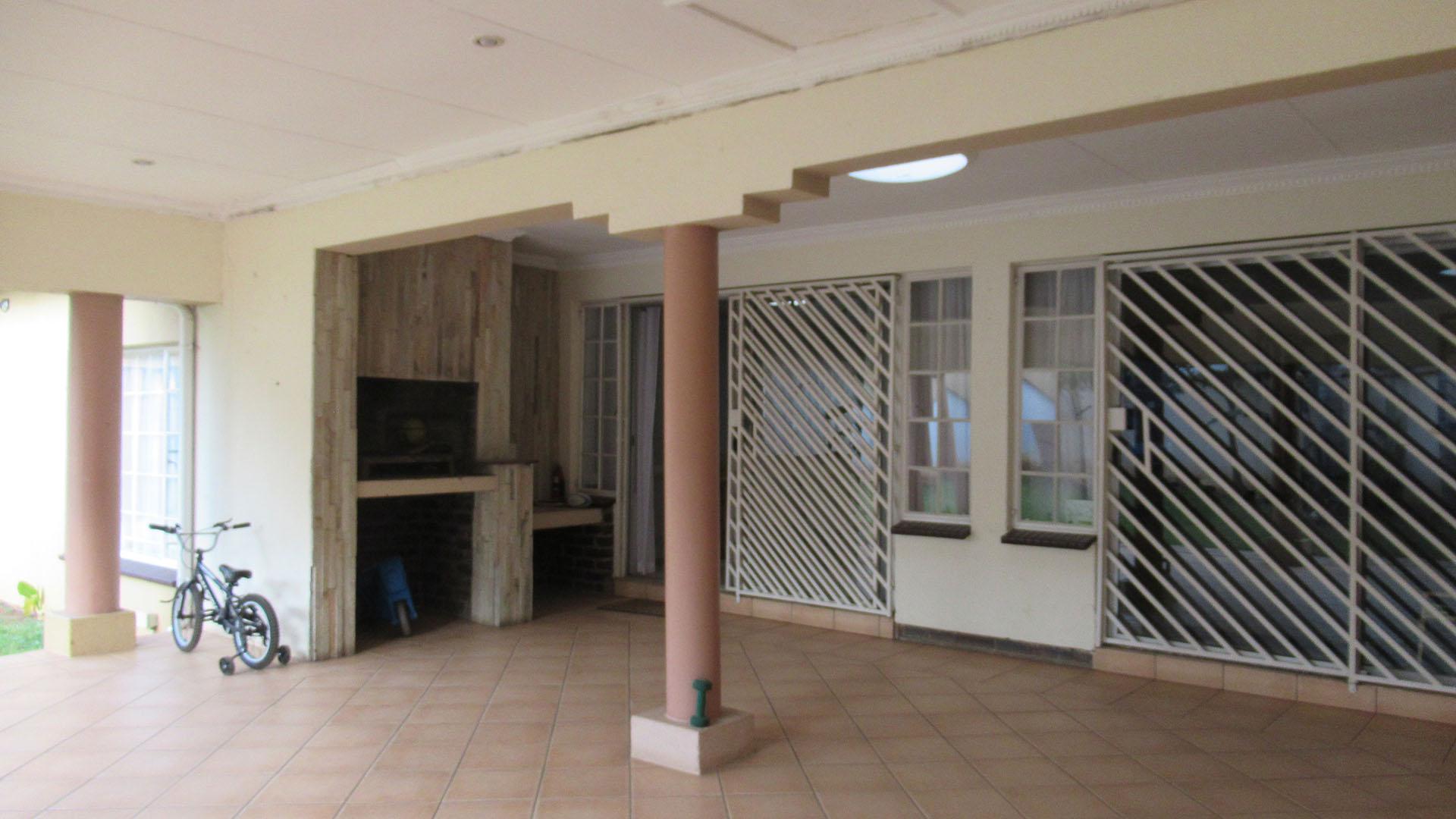 Patio - 86 square meters of property in Sundowner