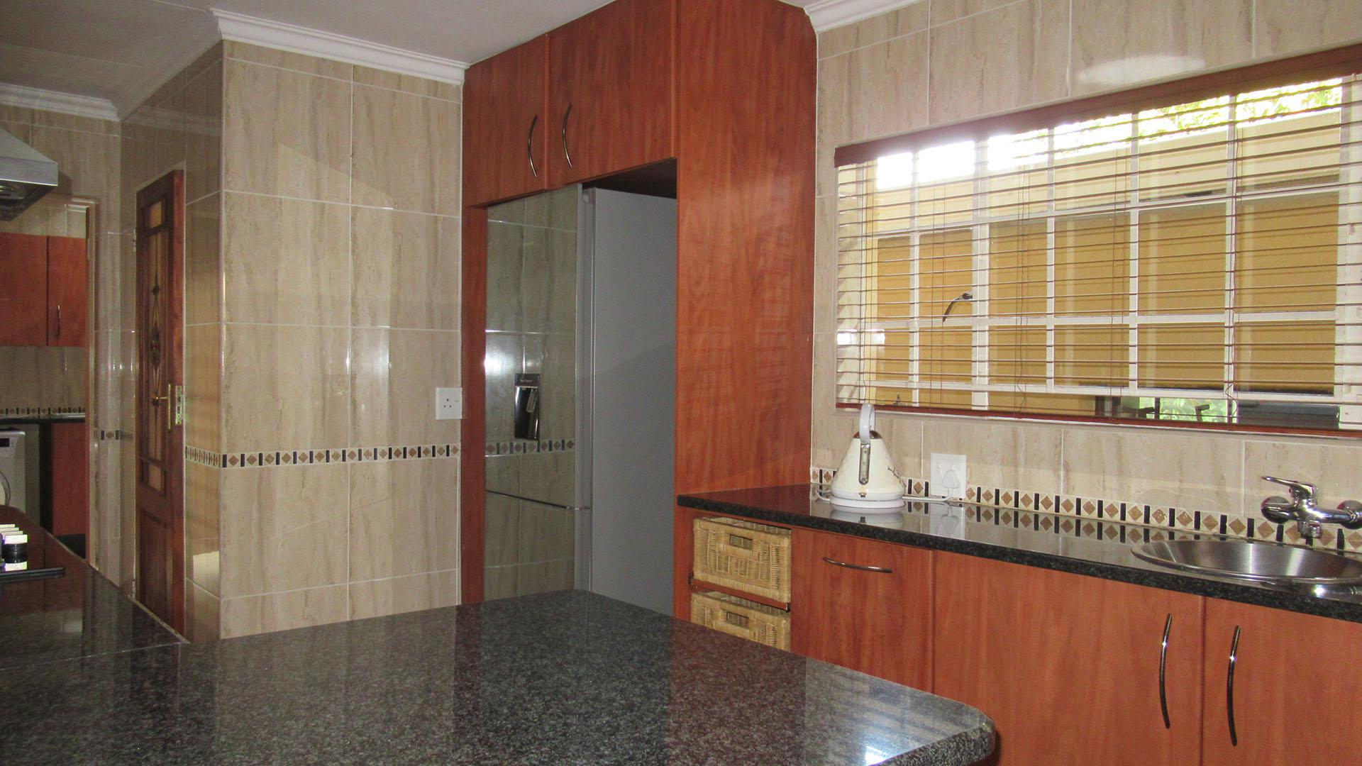 Kitchen - 18 square meters of property in Sundowner