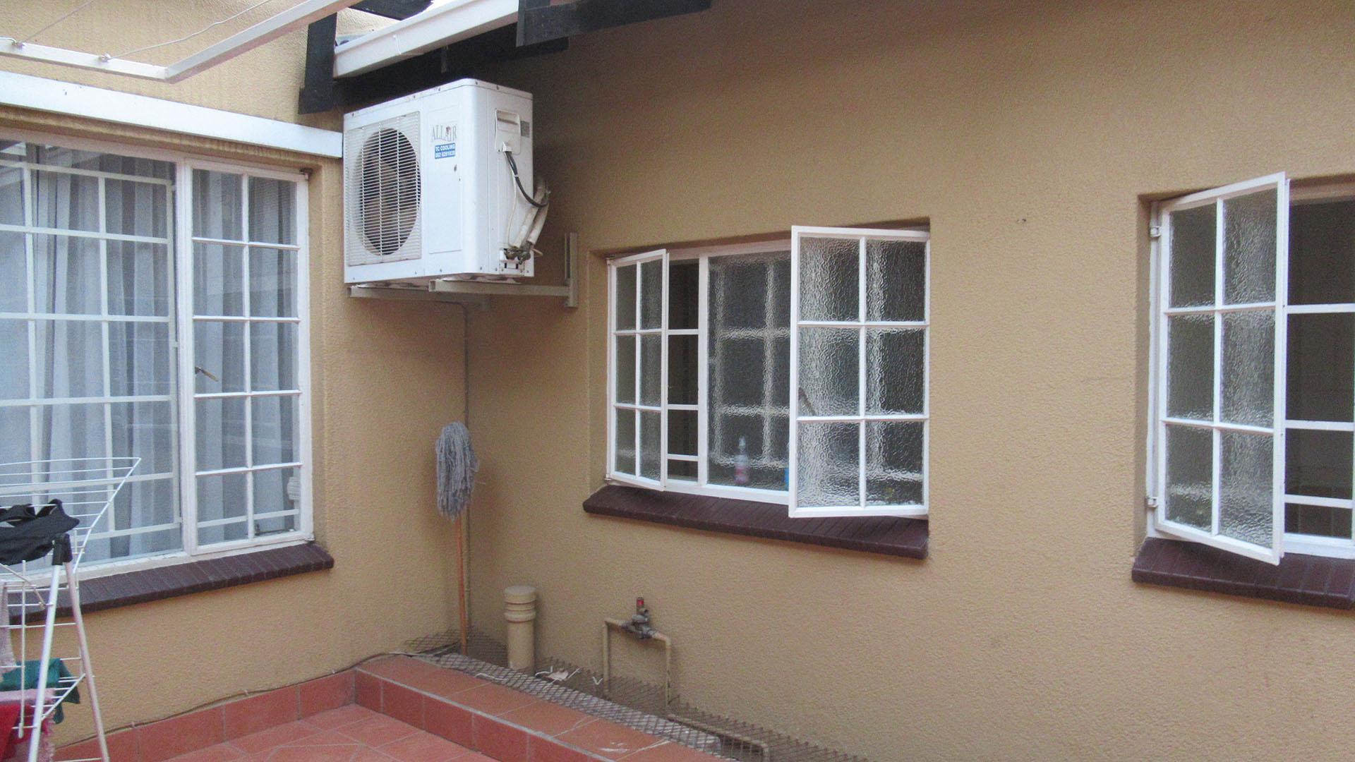 Backyard of property in Sundowner