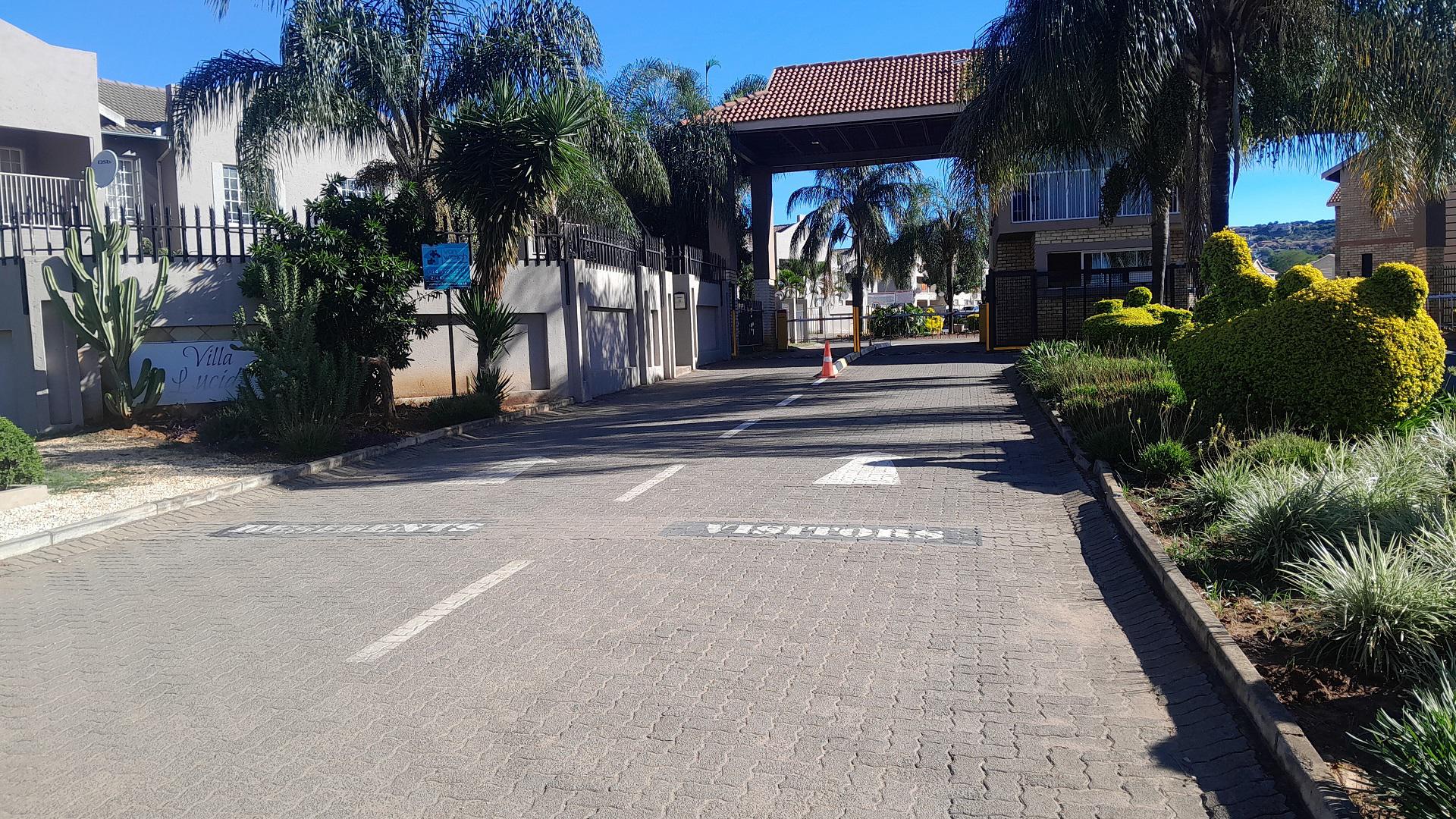 Front View of property in Waterval East