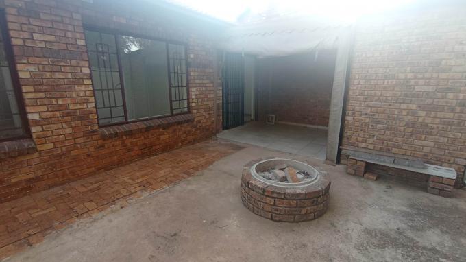 2 Bedroom Simplex for Sale For Sale in Hennopspark - MR677140