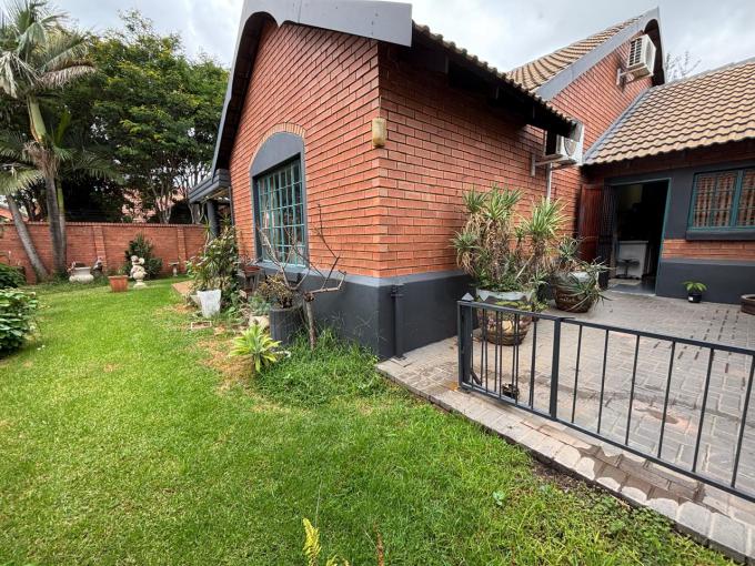 3 Bedroom Sectional Title for Sale For Sale in Die Hoewes - MR677144