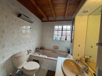  of property in Die Hoewes