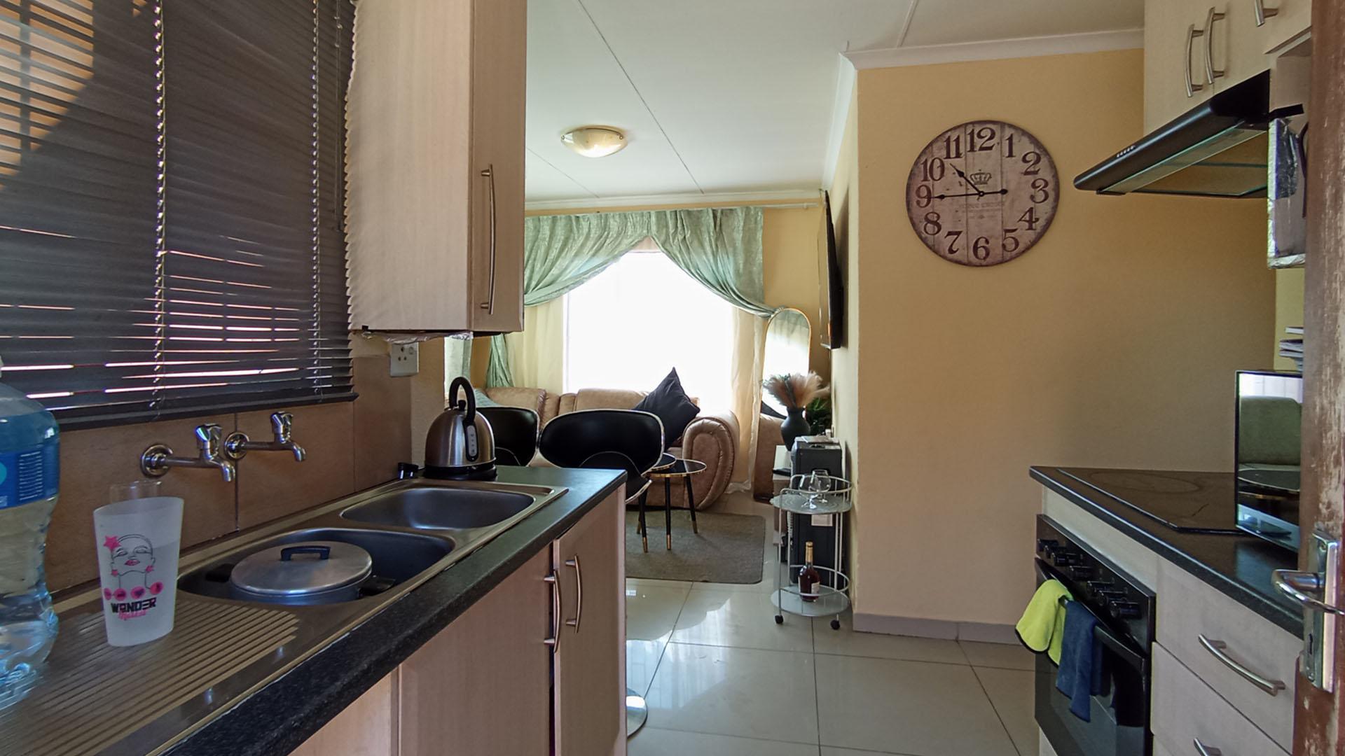 Kitchen - 7 square meters of property in Soshanguve East