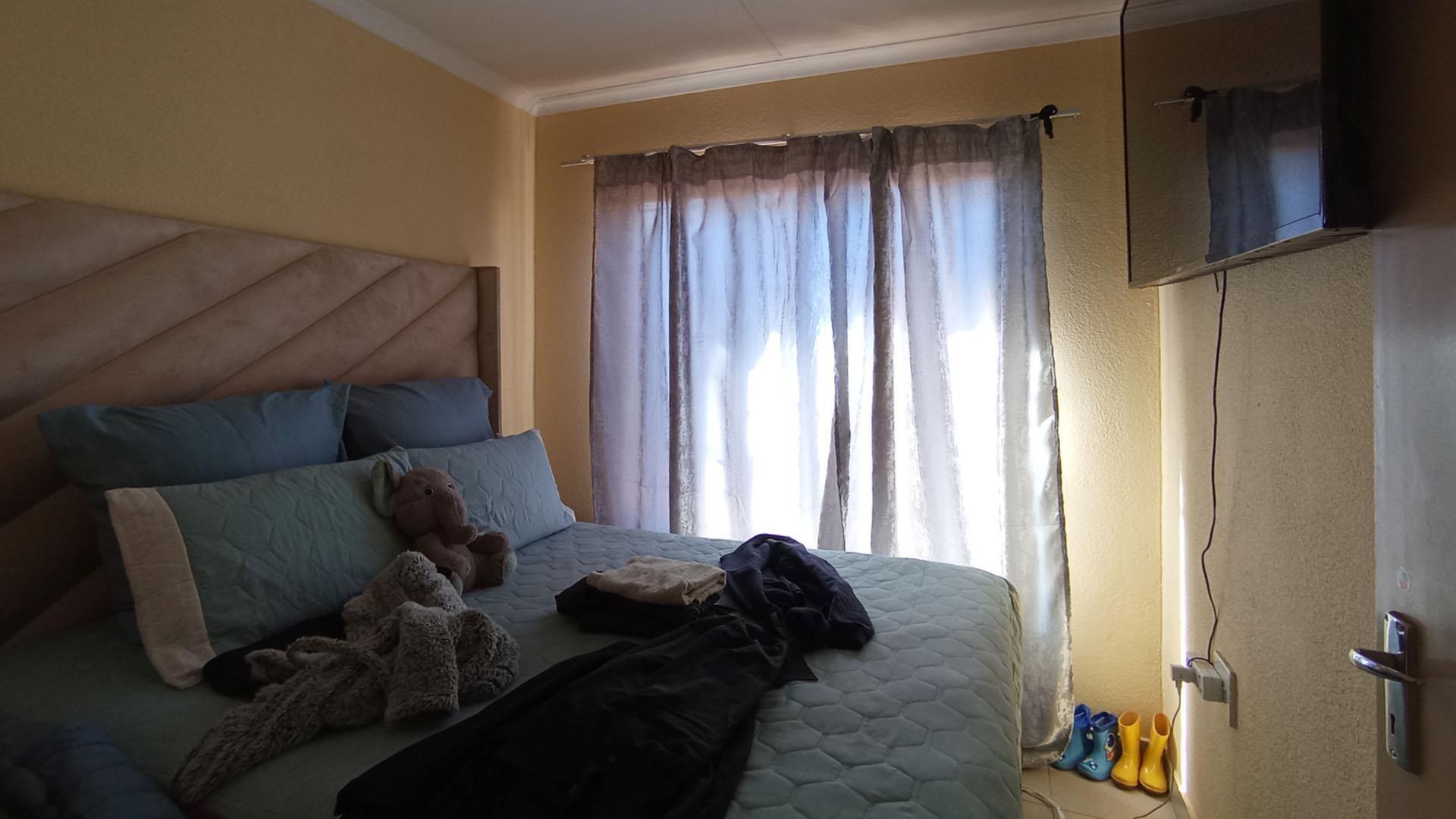 Bed Room 1 - 7 square meters of property in Soshanguve East
