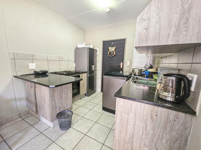 2 Bedroom Apartment for Sale For Sale in Heuweloord - MR677149