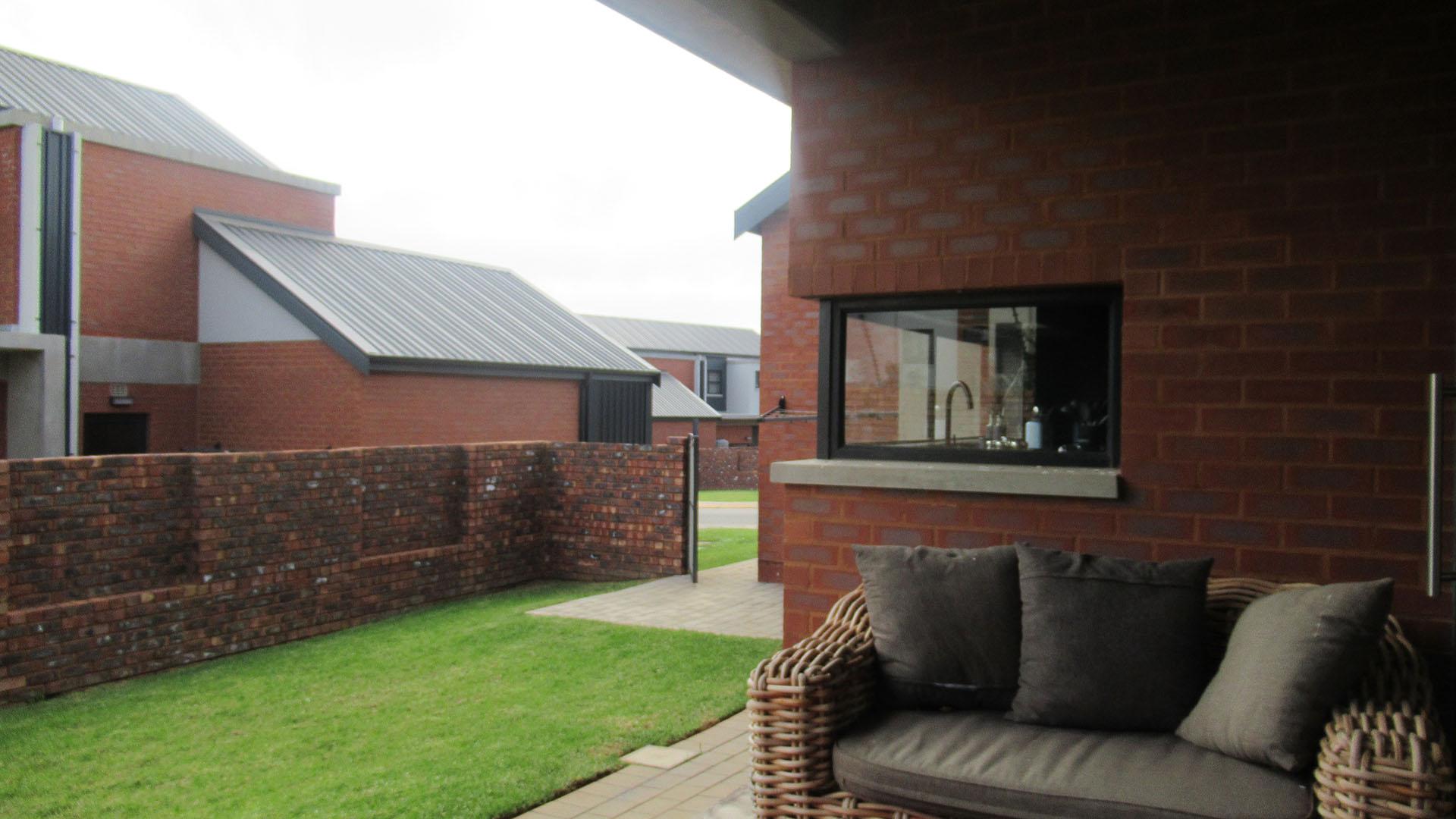 Patio - 19 square meters of property in Zandspruit