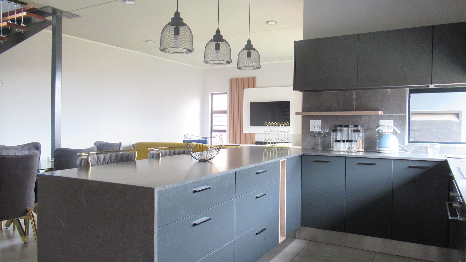 Kitchen - 12 square meters of property in Zandspruit