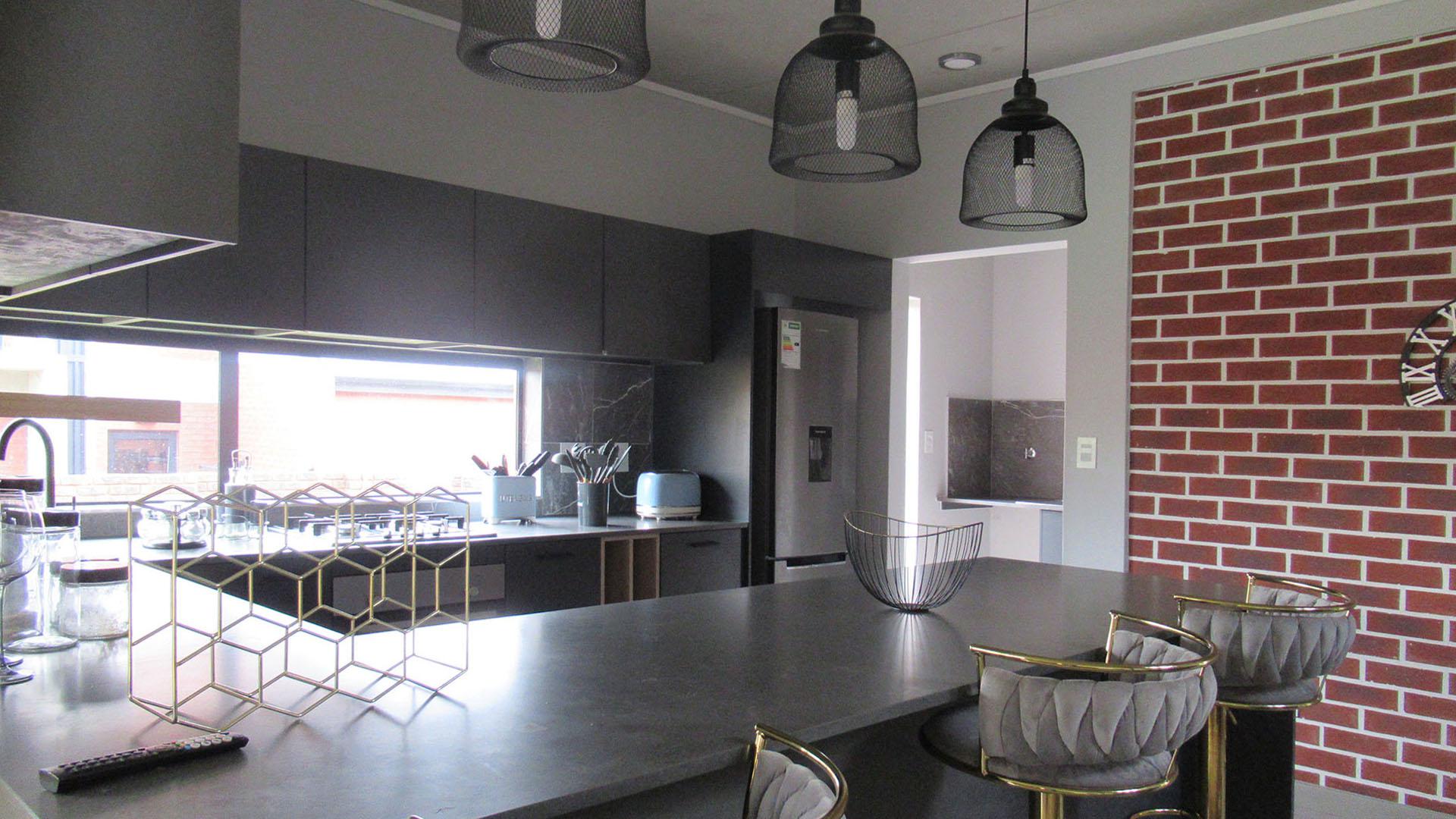 Kitchen - 12 square meters of property in Zandspruit