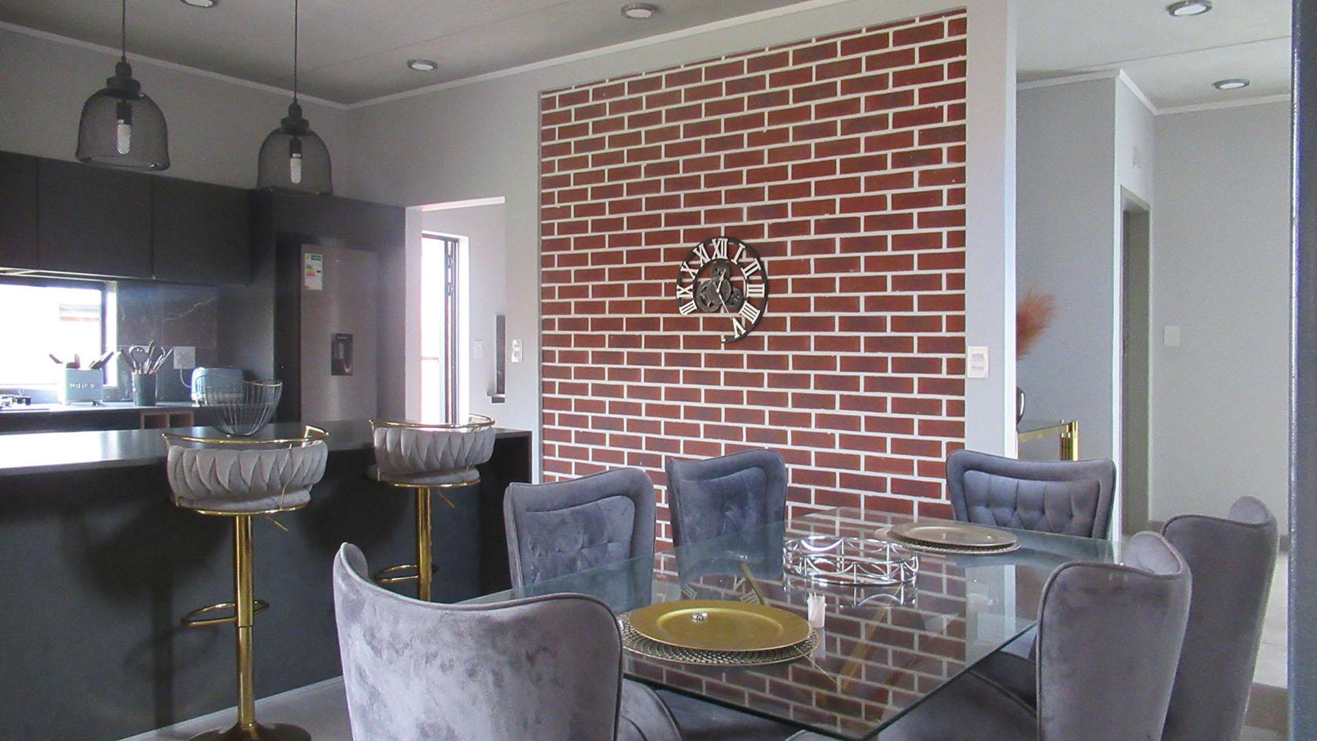 Dining Room - 10 square meters of property in Zandspruit