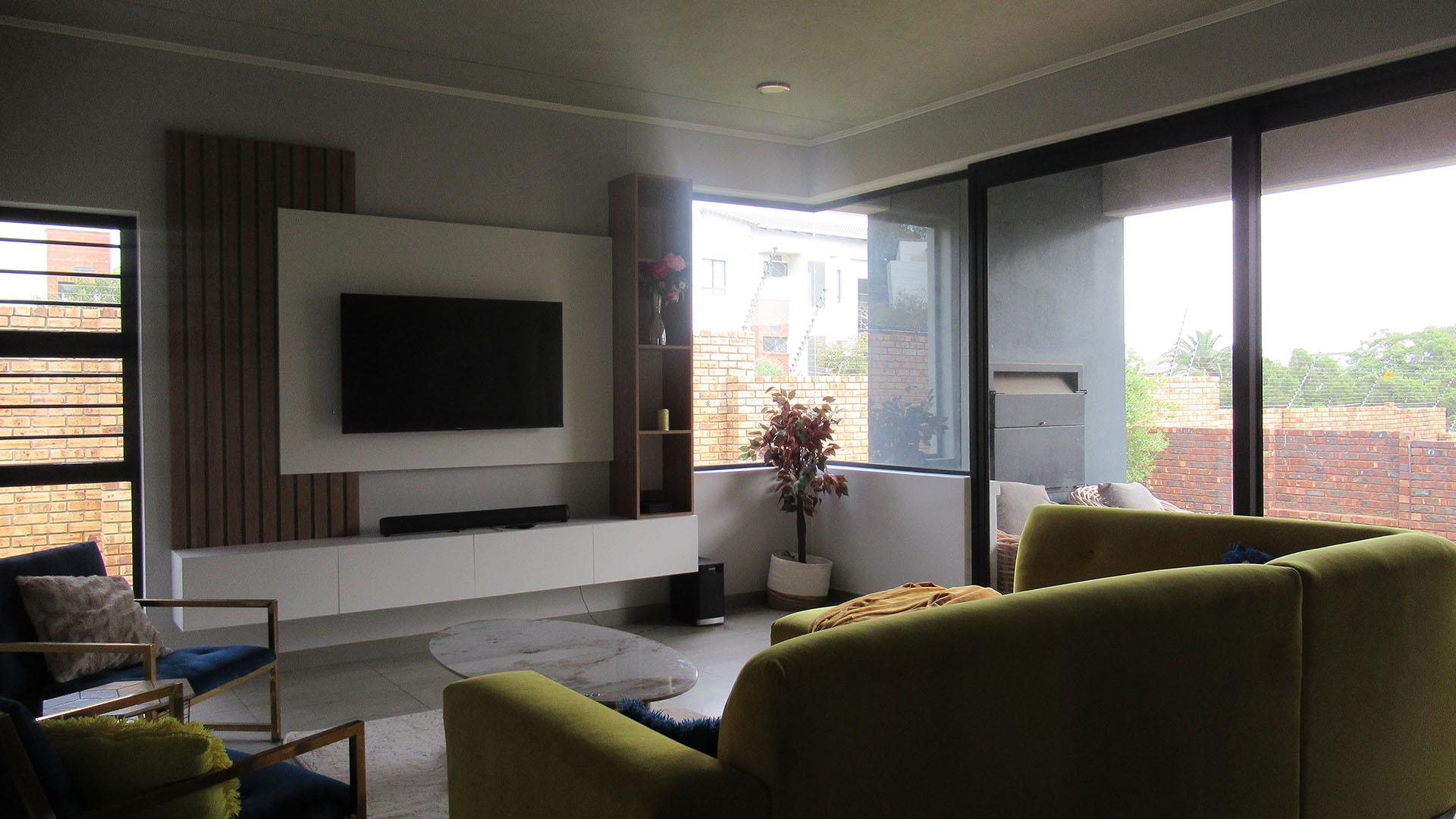 Lounges - 22 square meters of property in Zandspruit