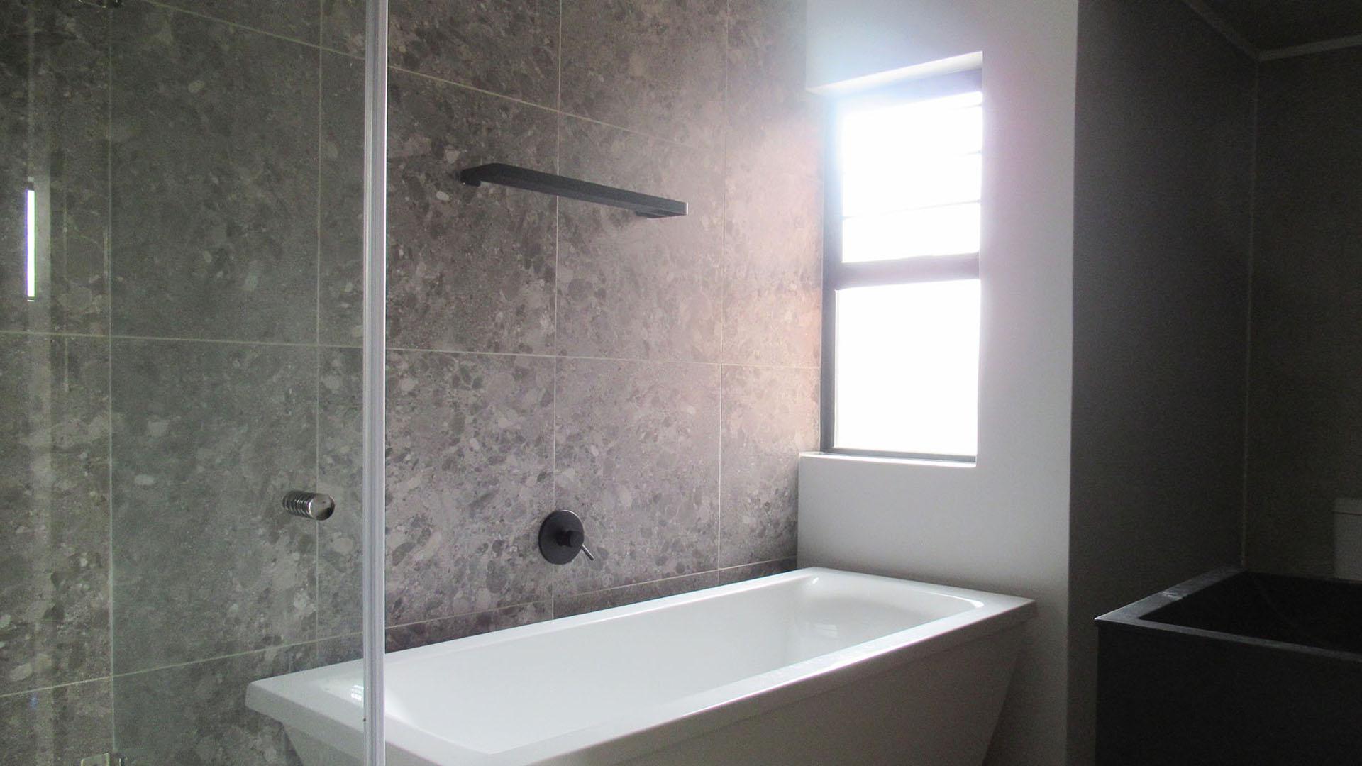 Bathroom 1 - 8 square meters of property in Zandspruit