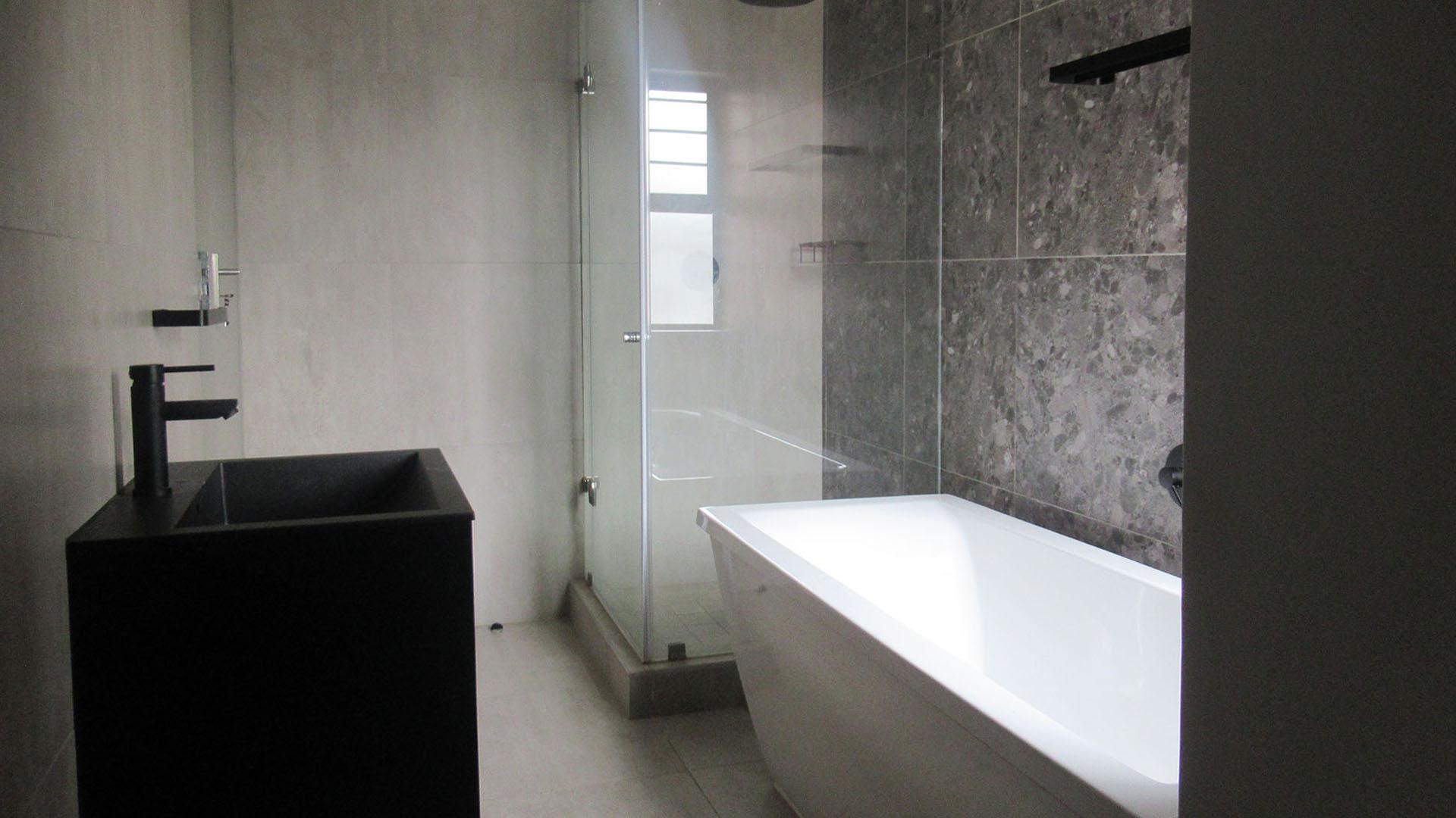 Bathroom 1 - 8 square meters of property in Zandspruit