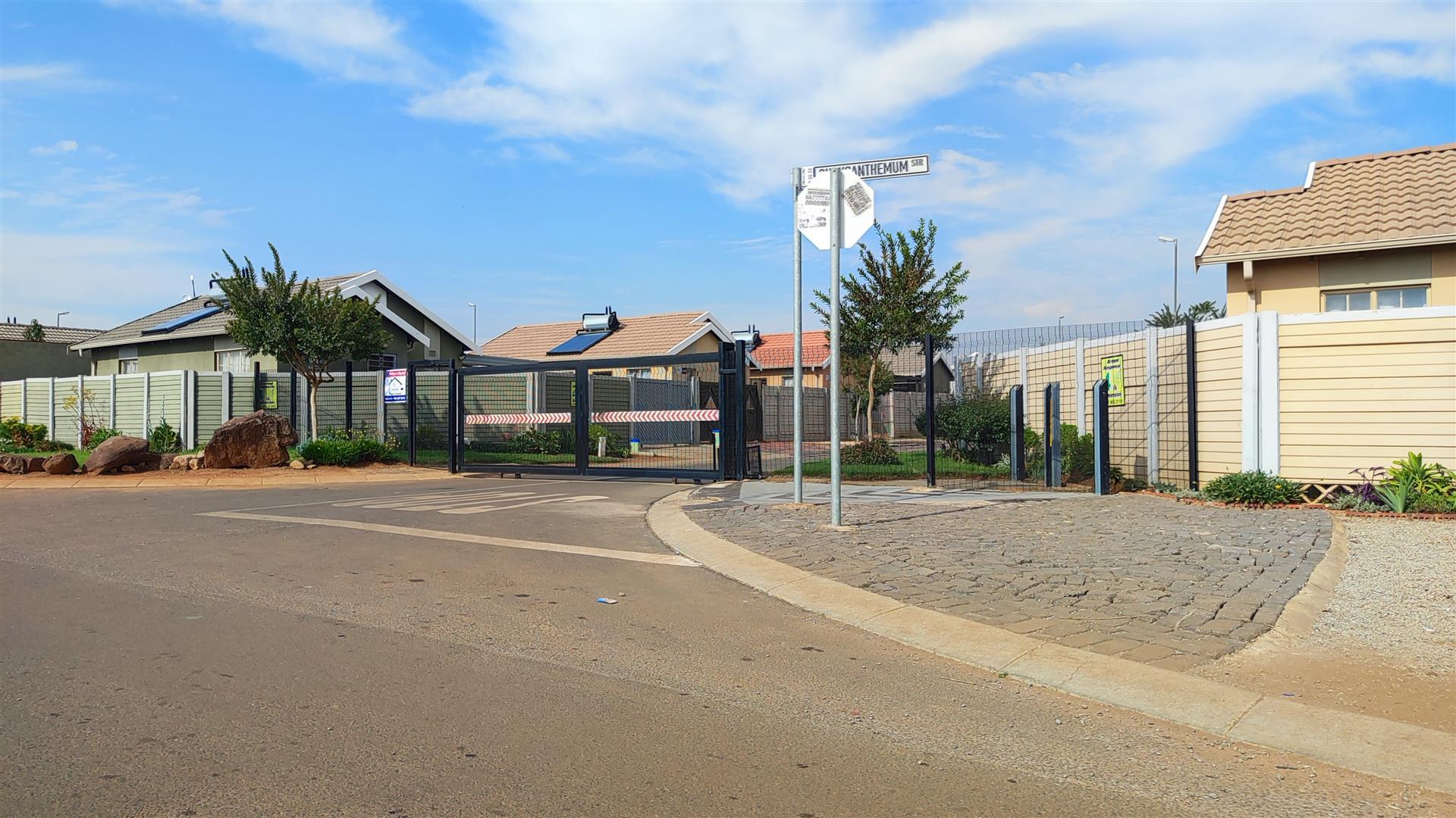 Front View of property in Palm Ridge