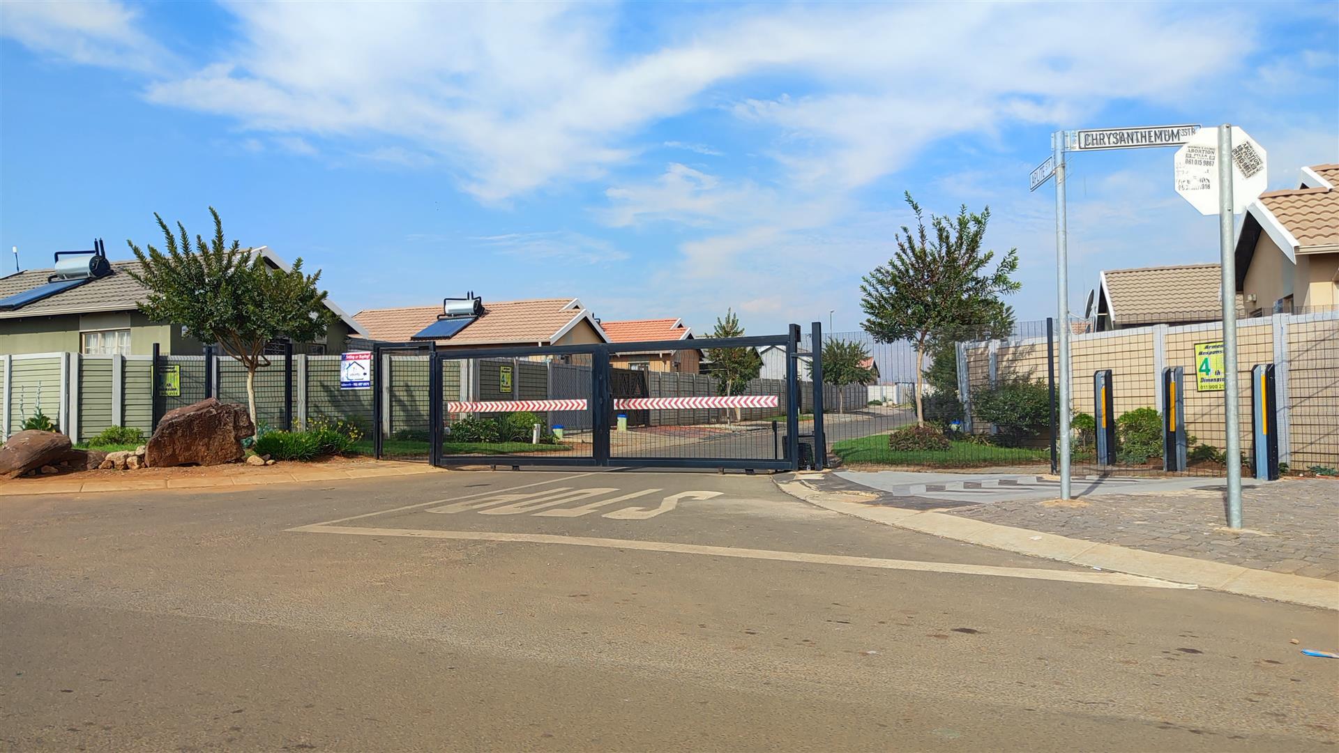 Front View of property in Palm Ridge