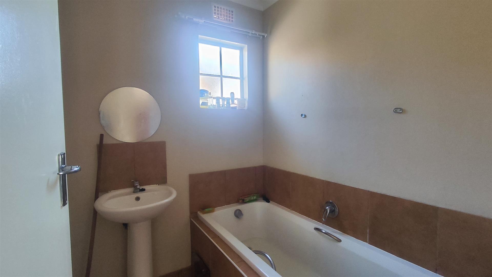 Bathroom 1 - 7 square meters of property in Palm Ridge