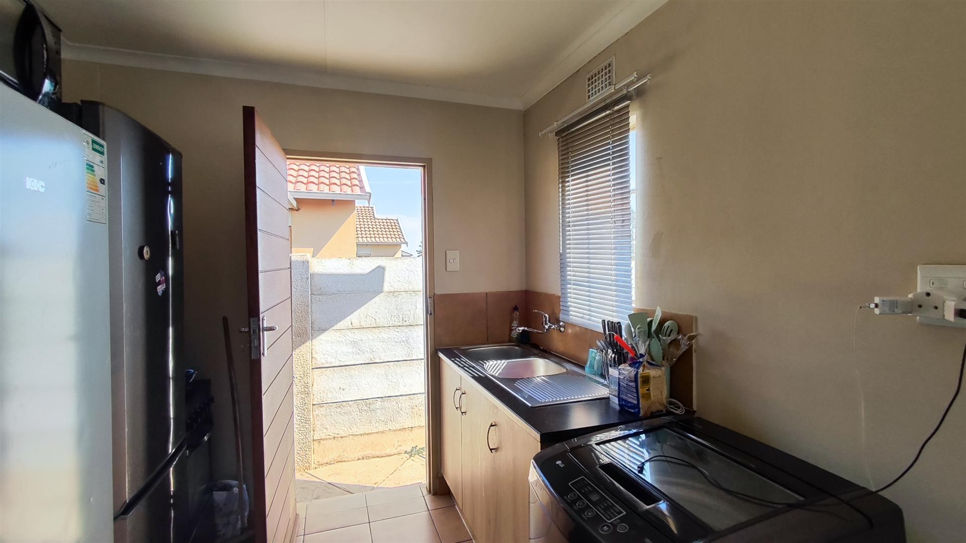 Kitchen - 6 square meters of property in Palm Ridge