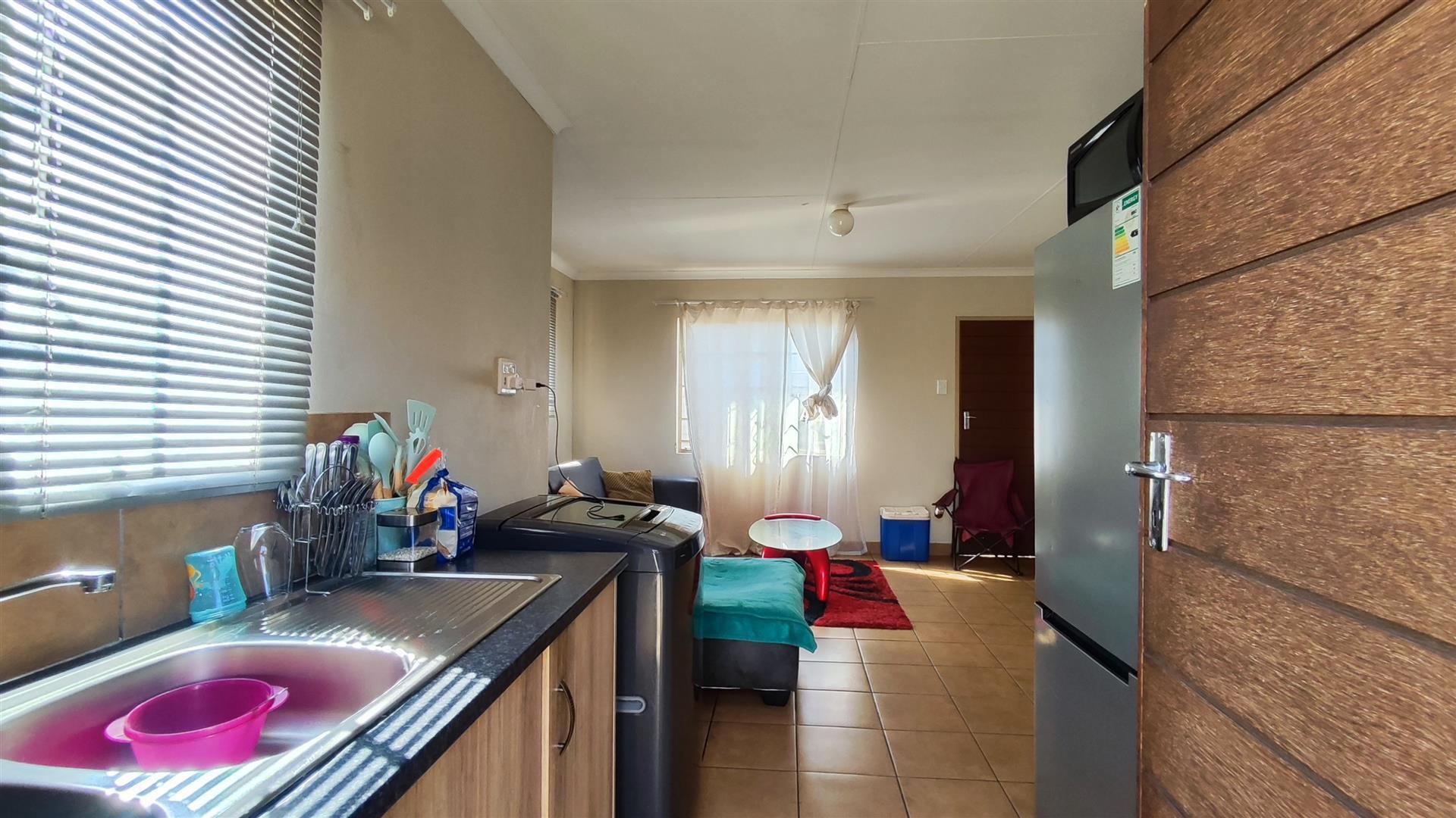 Kitchen - 6 square meters of property in Palm Ridge