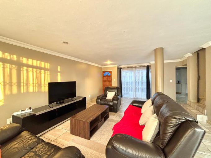 3 Bedroom Sectional Title for Sale For Sale in Zwartkop - MR677156