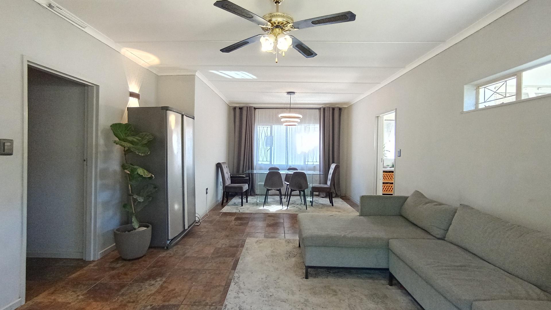 Lounges - 19 square meters of property in Howick