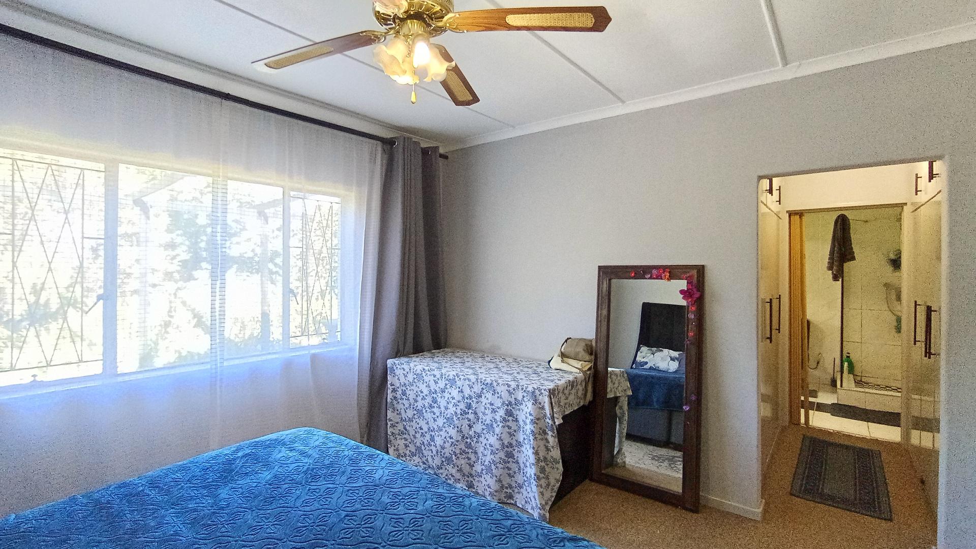 Main Bedroom - 16 square meters of property in Howick