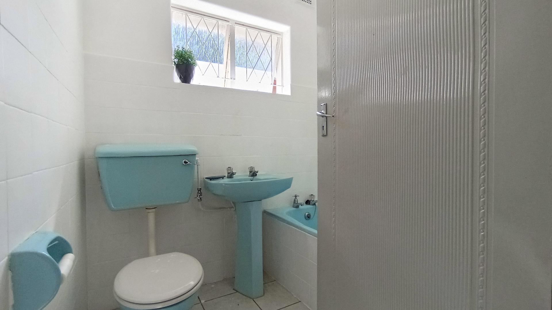 Bathroom 1 - 10 square meters of property in Howick