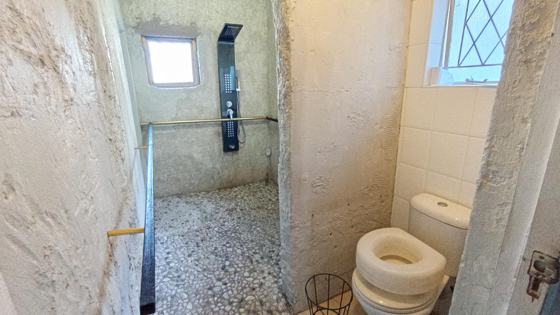 Bathroom 1 - 10 square meters of property in Howick