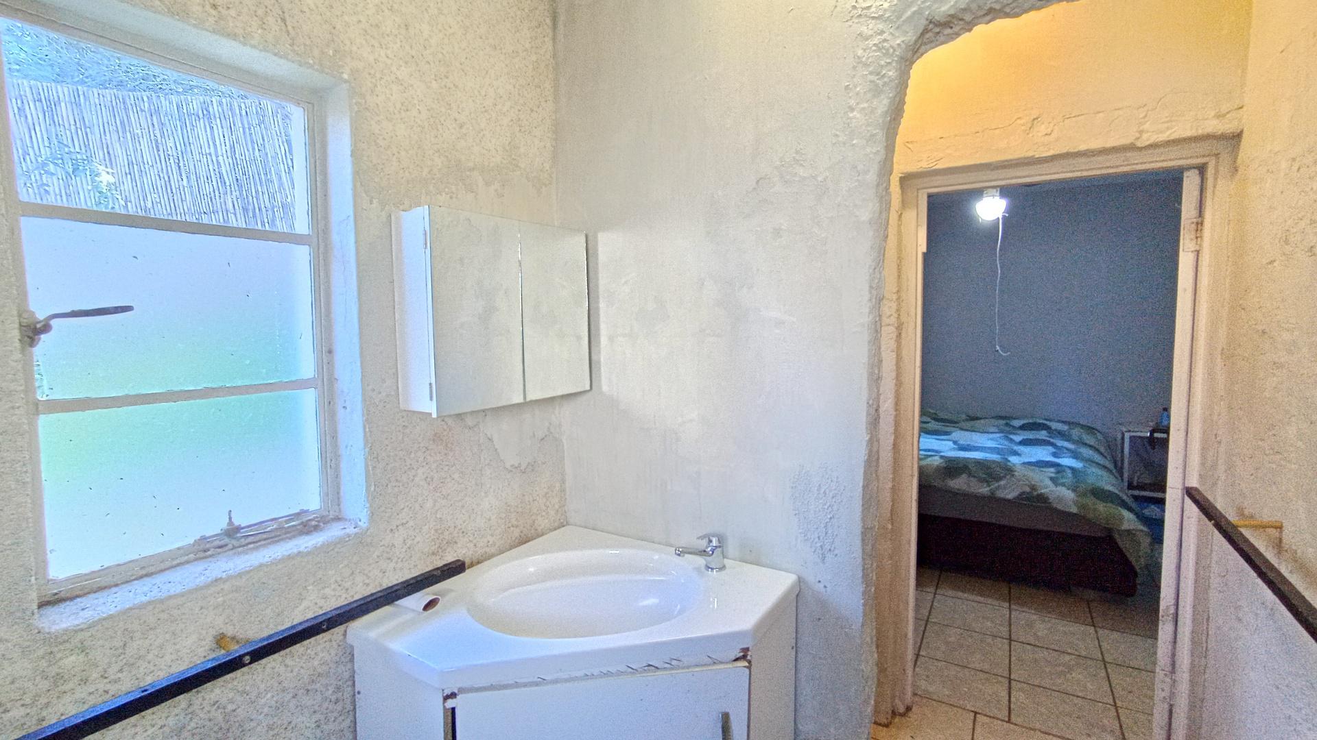 Bathroom 1 - 10 square meters of property in Howick