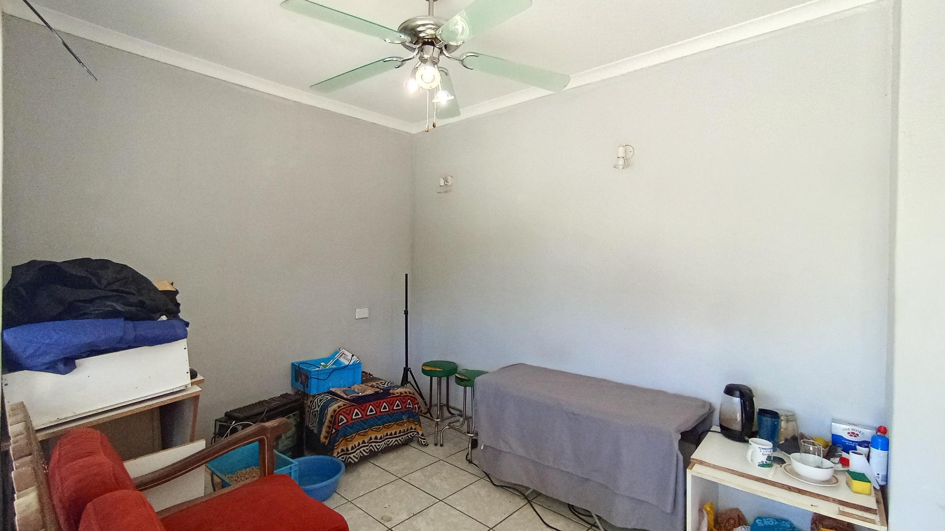 Flatlet - 56 square meters of property in Howick