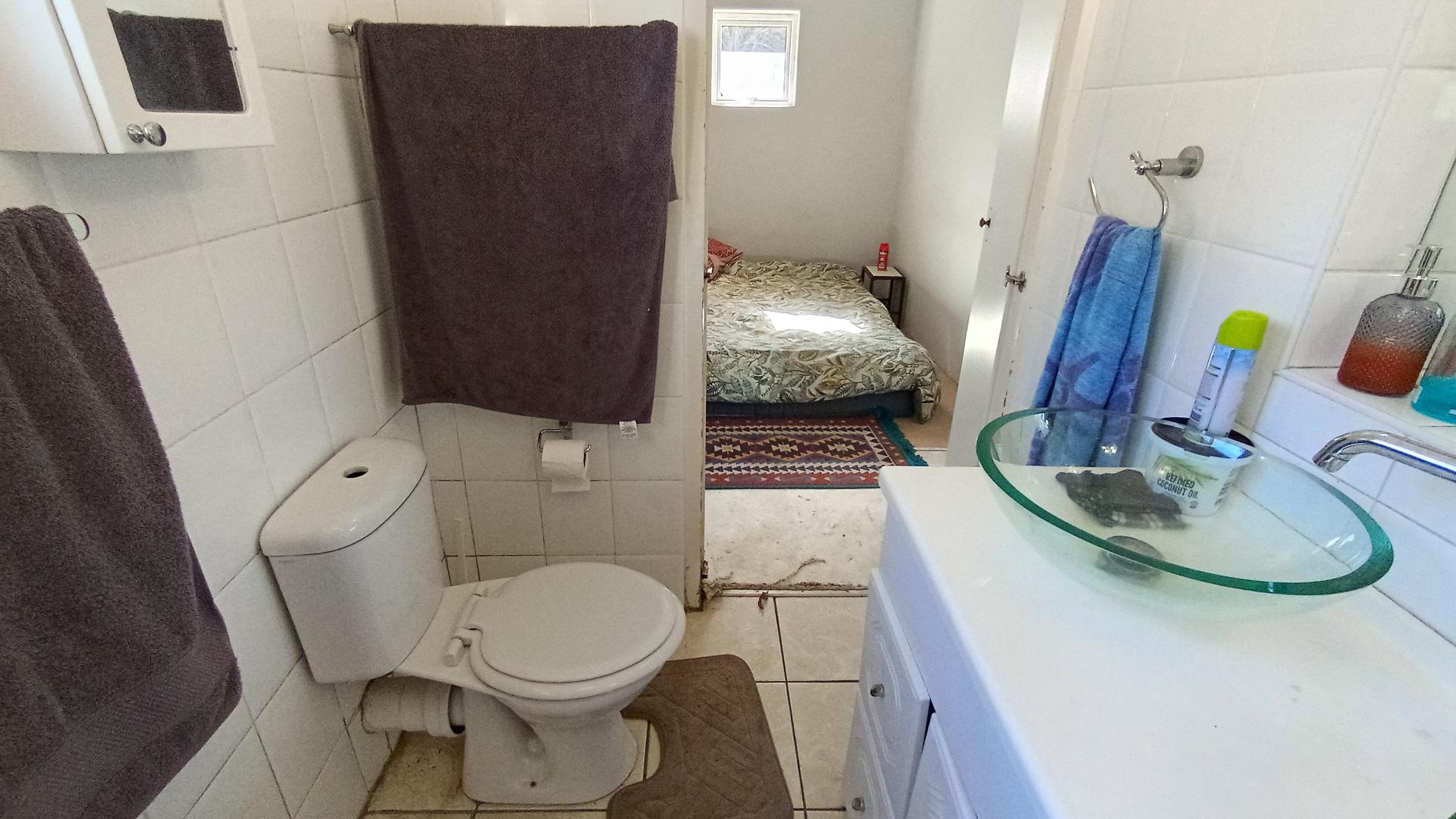 Bathroom 2 - 7 square meters of property in Howick