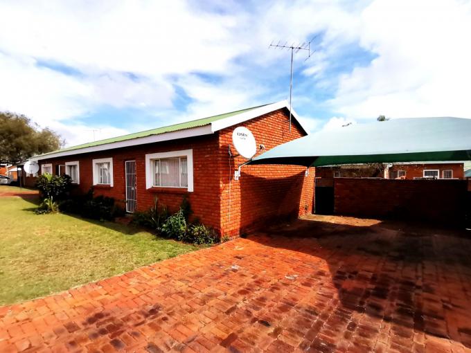 2 Bedroom Sectional Title for Sale For Sale in Bendor - MR677160