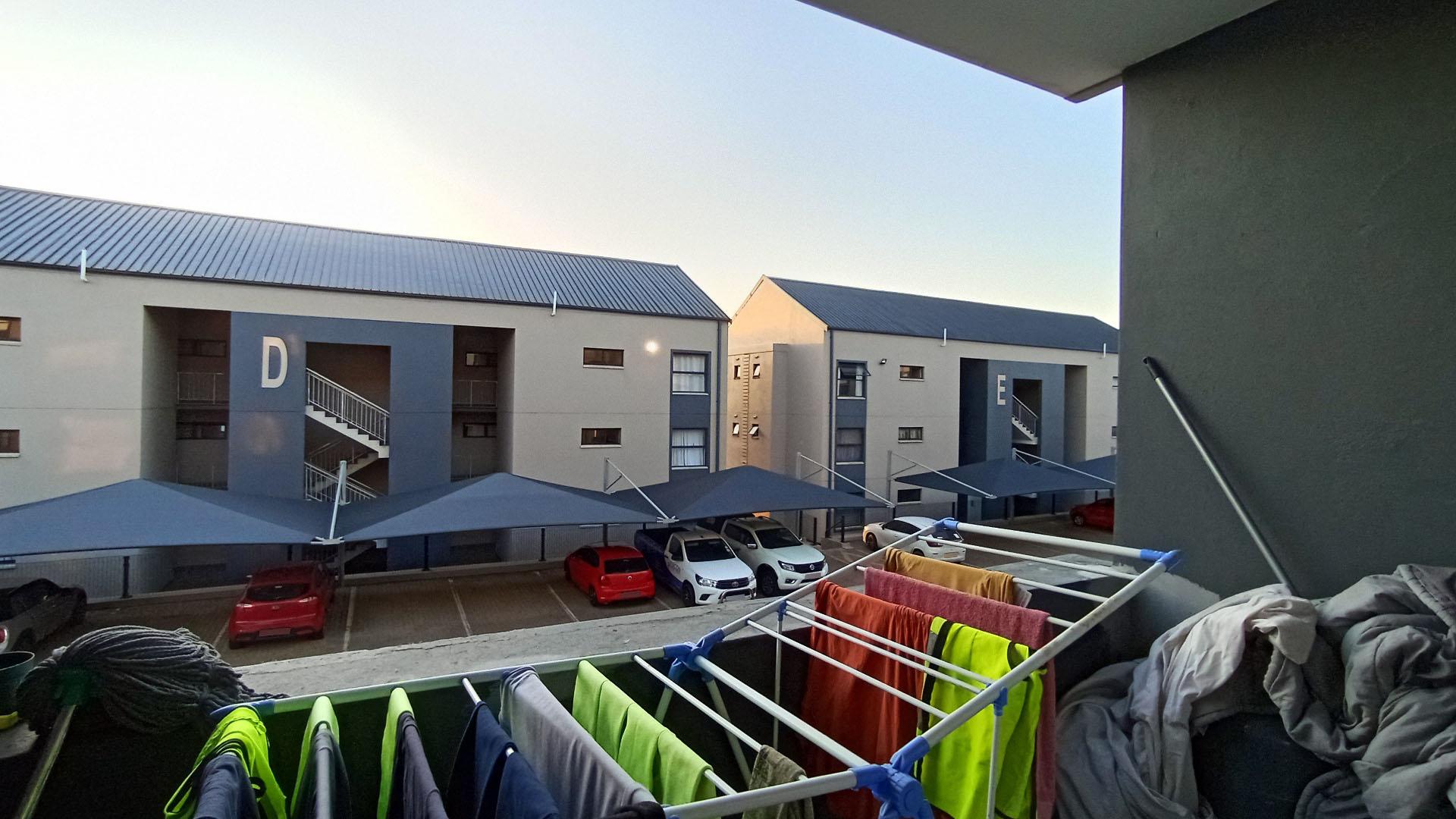 Balcony - 3 square meters of property in Umbogintwini