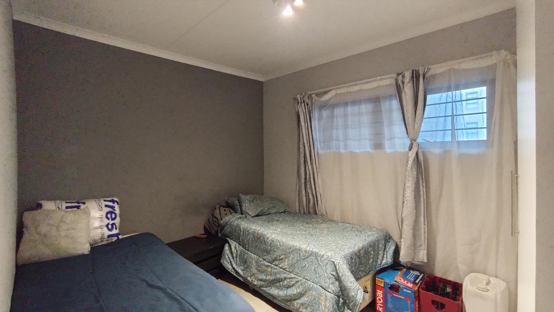Bed Room 2 - 12 square meters of property in Umbogintwini