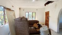 Lounges - 24 square meters of property in Moorton